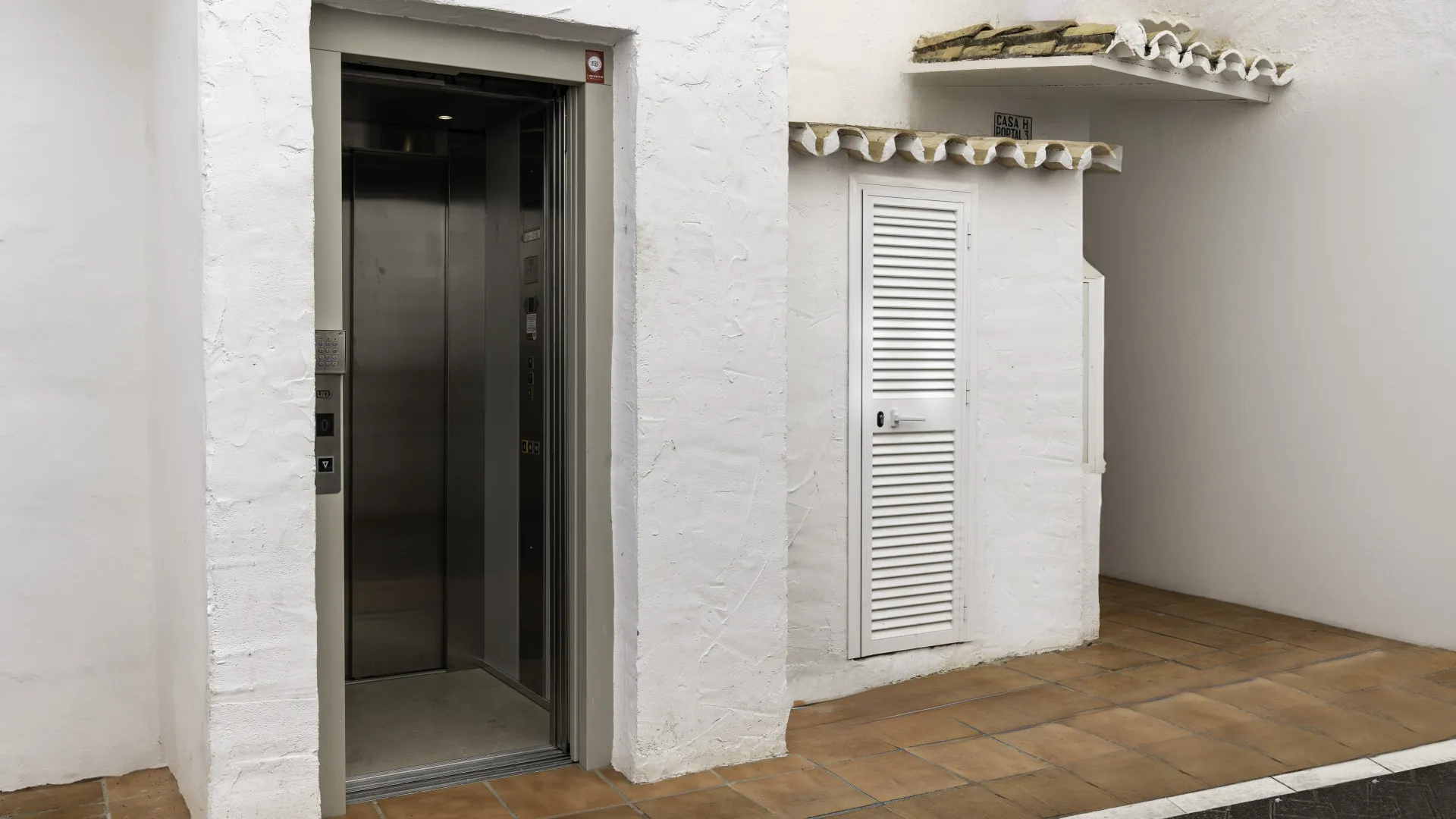 Se vende apartamento con 2 dormitorios en Marbella - Puerto Banus