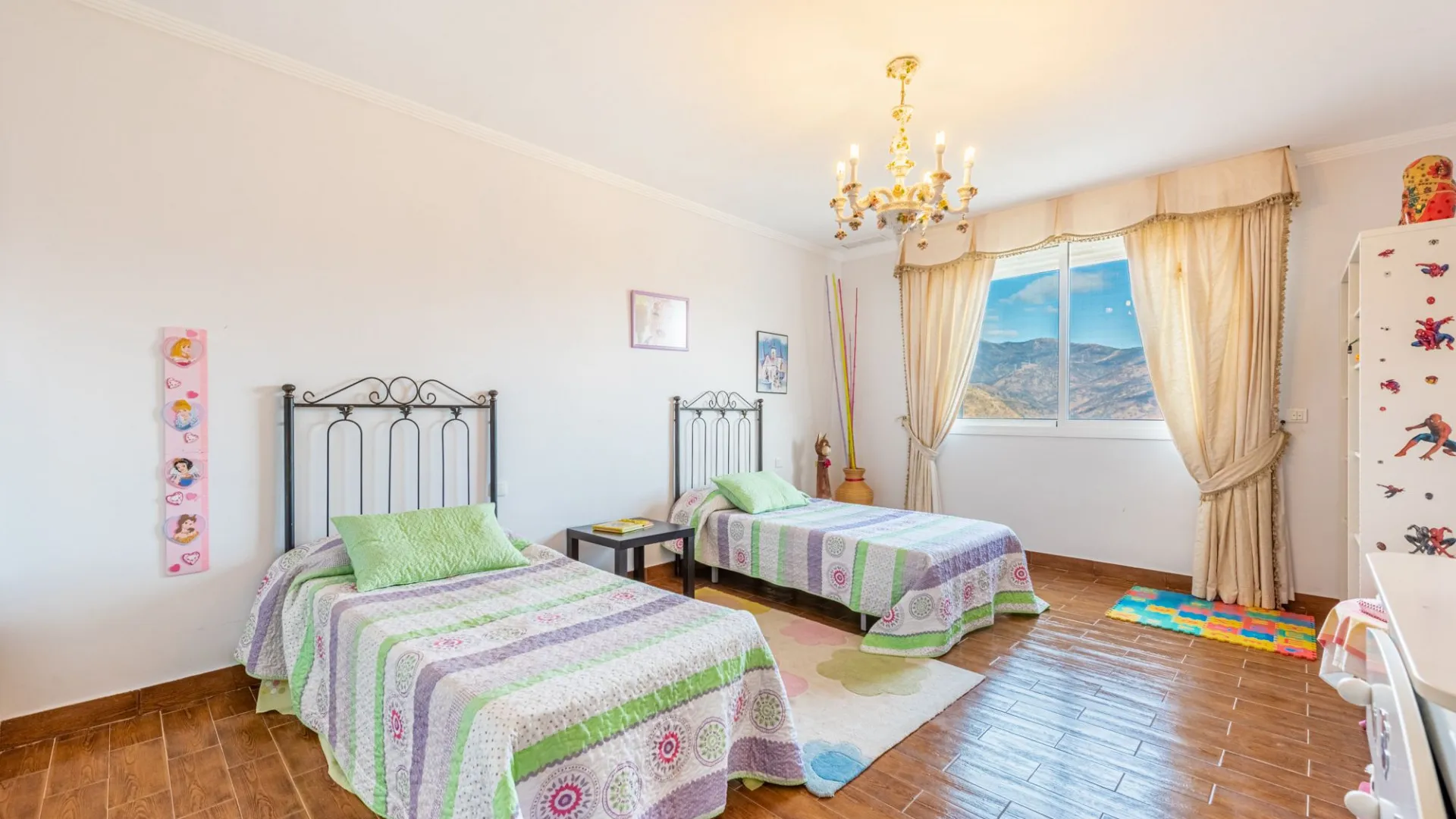 Villa a la venta en Altos de Estepona