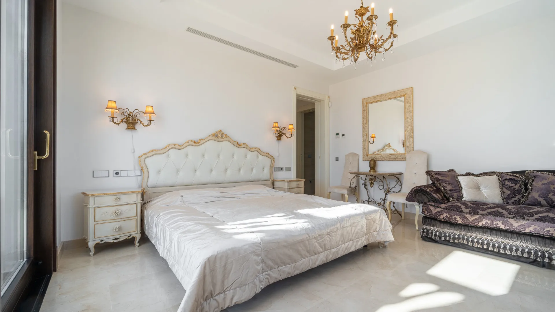 For sale 7 bedrooms villa in Casasola
