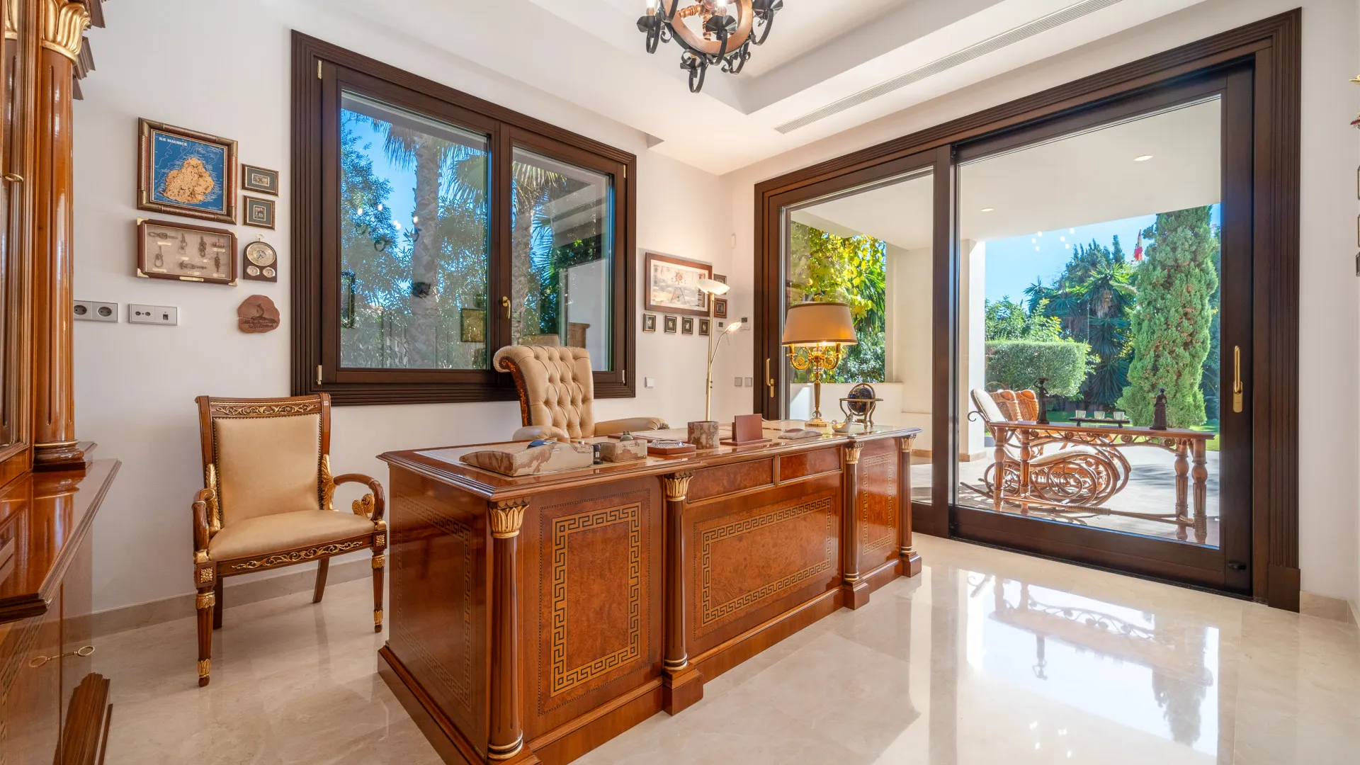 For sale 7 bedrooms villa in Casasola