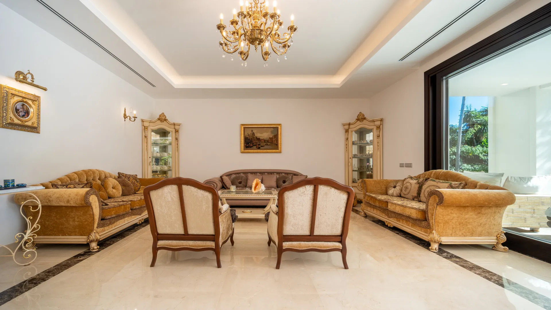 For sale 7 bedrooms villa in Casasola