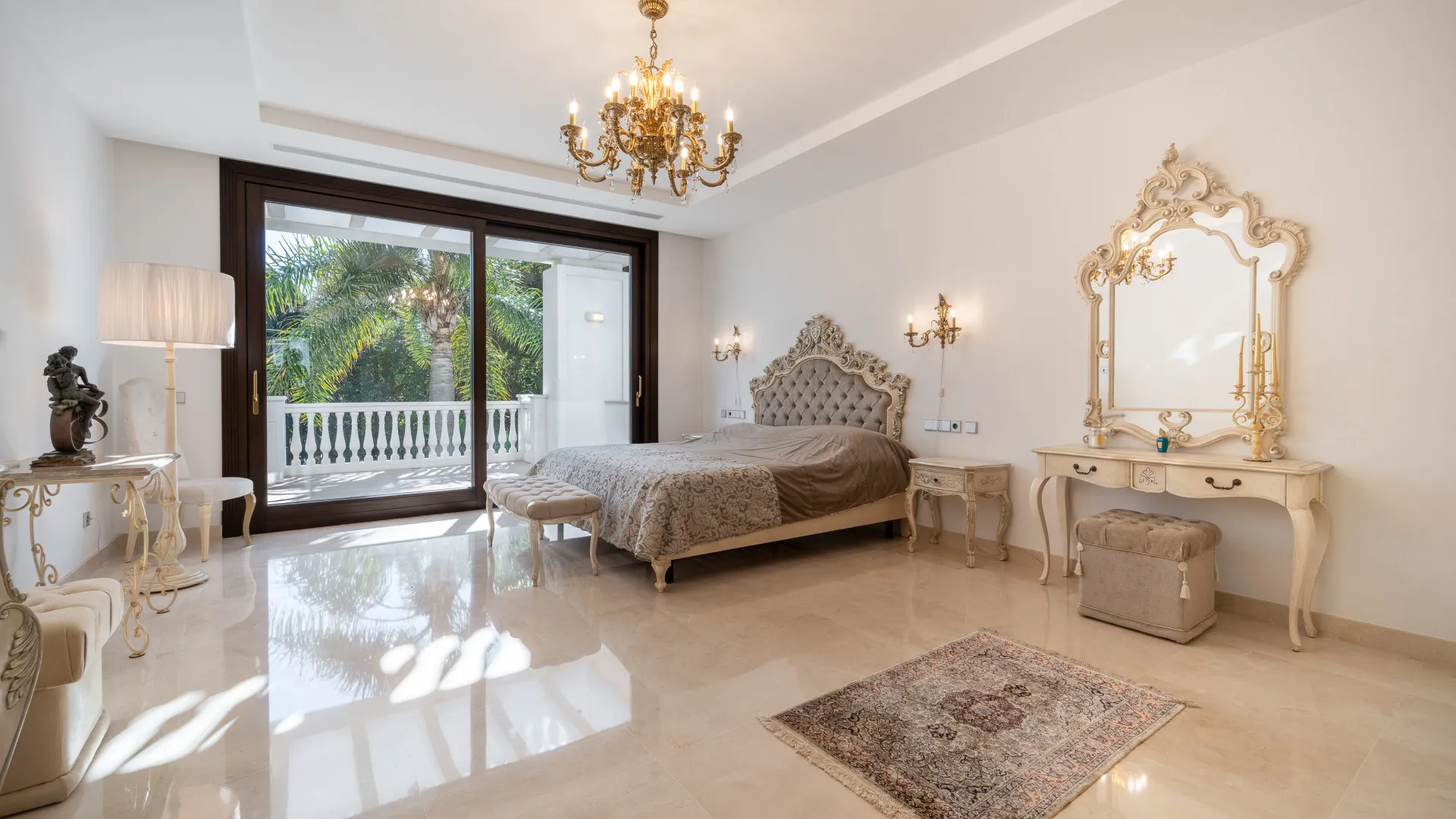 For sale 7 bedrooms villa in Casasola