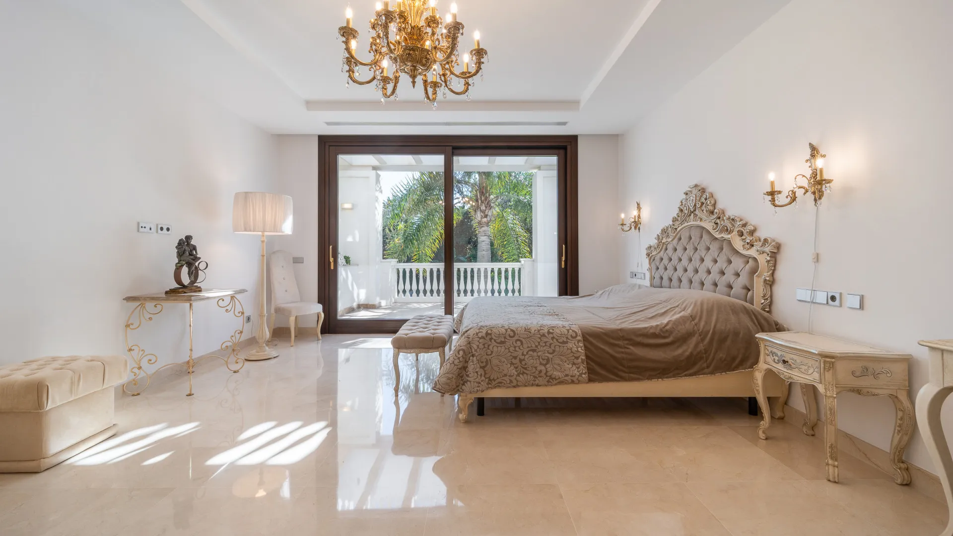For sale 7 bedrooms villa in Casasola