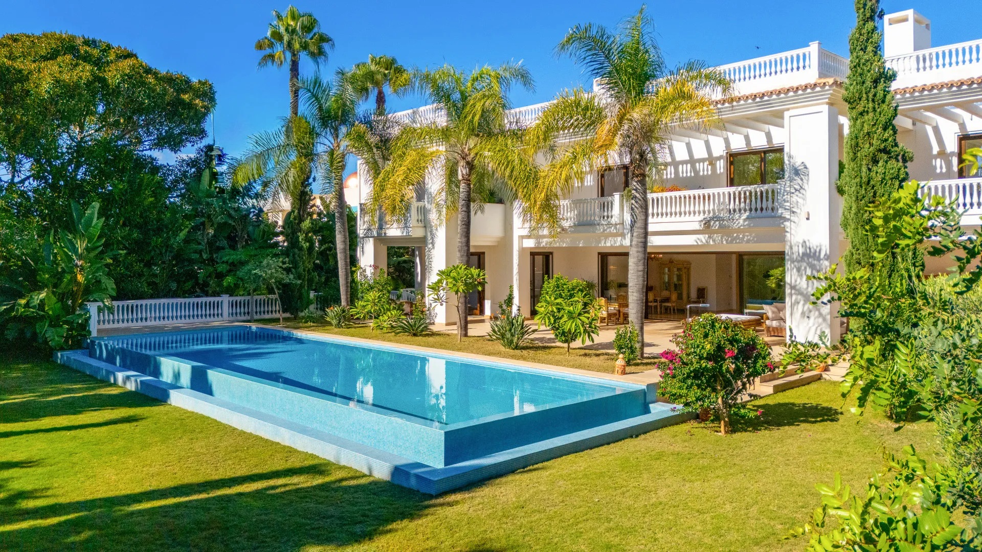 For sale 7 bedrooms villa in Casasola