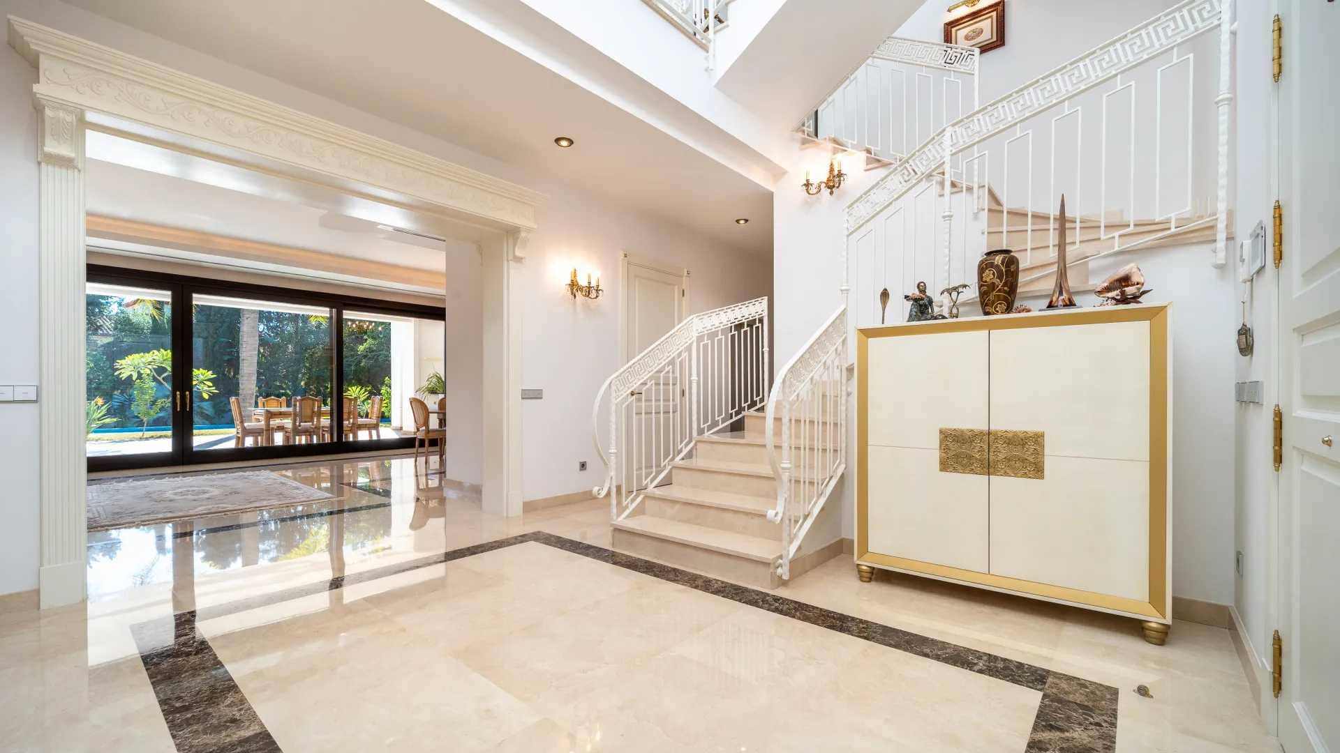 For sale 7 bedrooms villa in Casasola