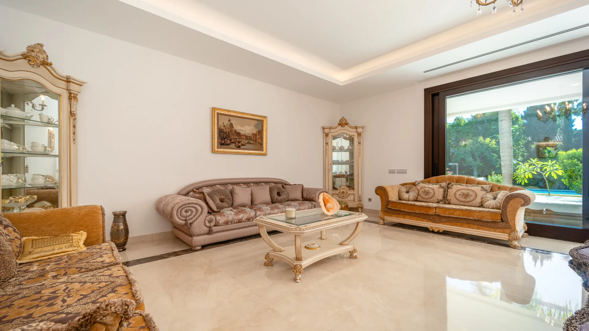 For sale 7 bedrooms villa in Casasola
