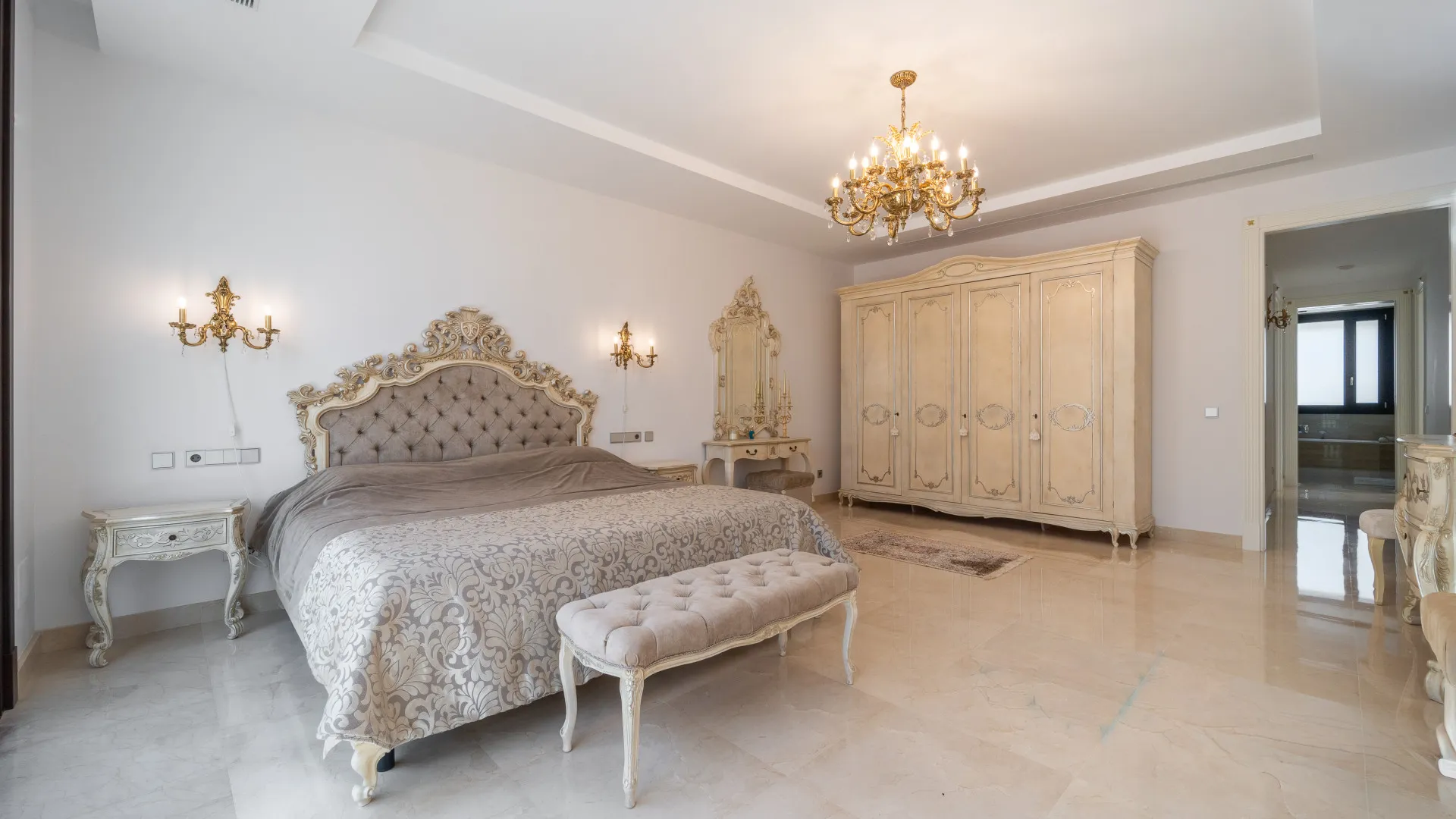 For sale 7 bedrooms villa in Casasola