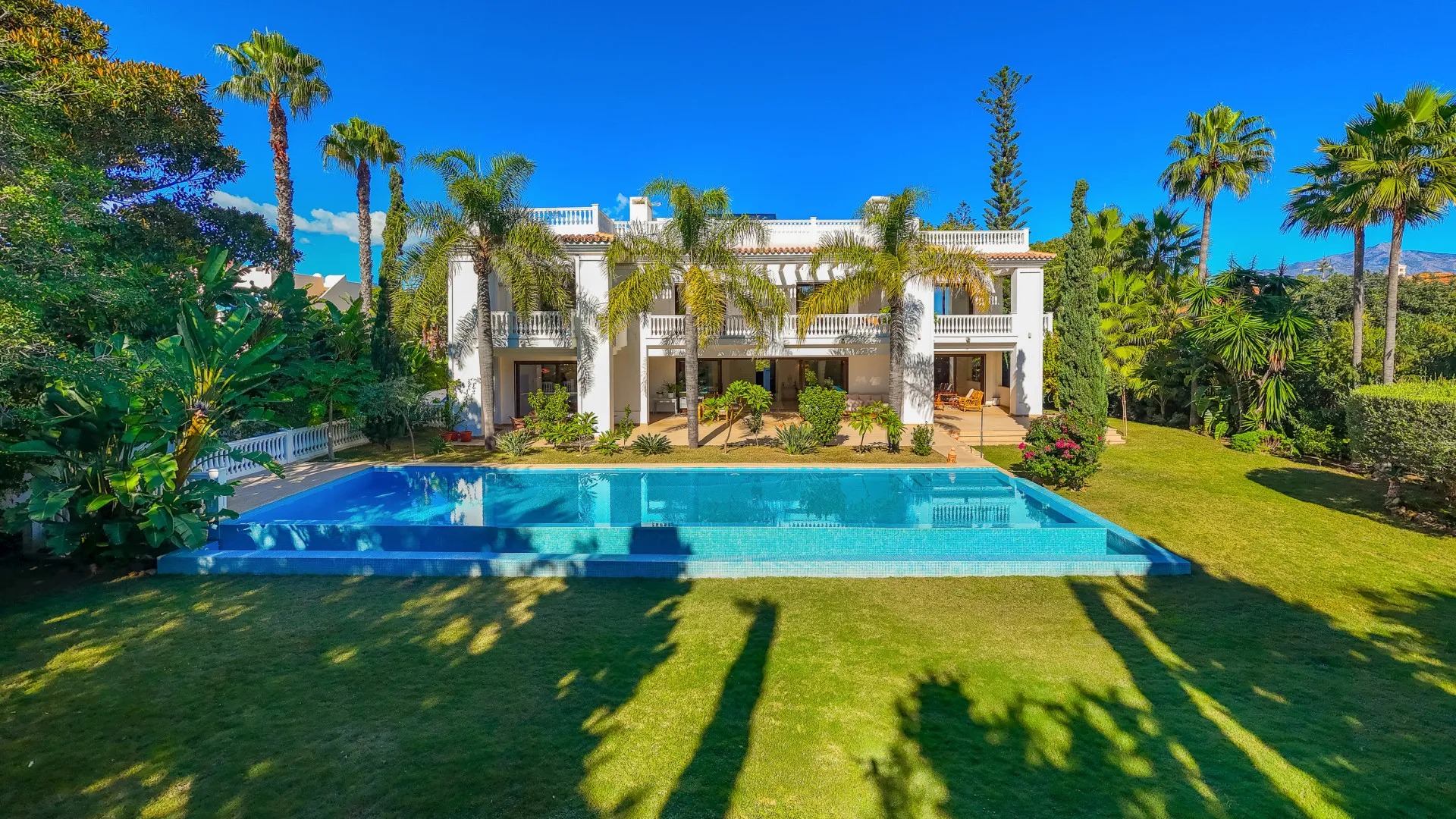 For sale 7 bedrooms villa in Casasola