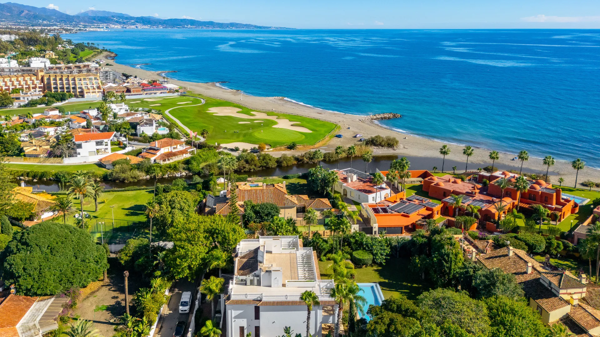 For sale 7 bedrooms villa in Casasola