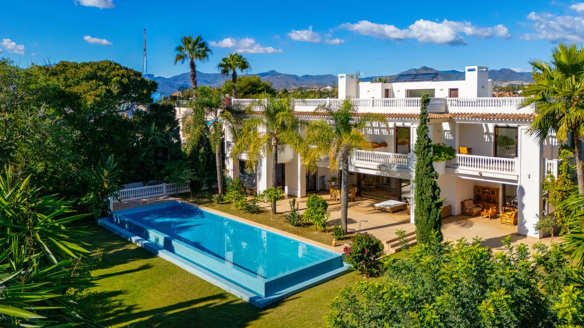 For sale 7 bedrooms villa in Casasola