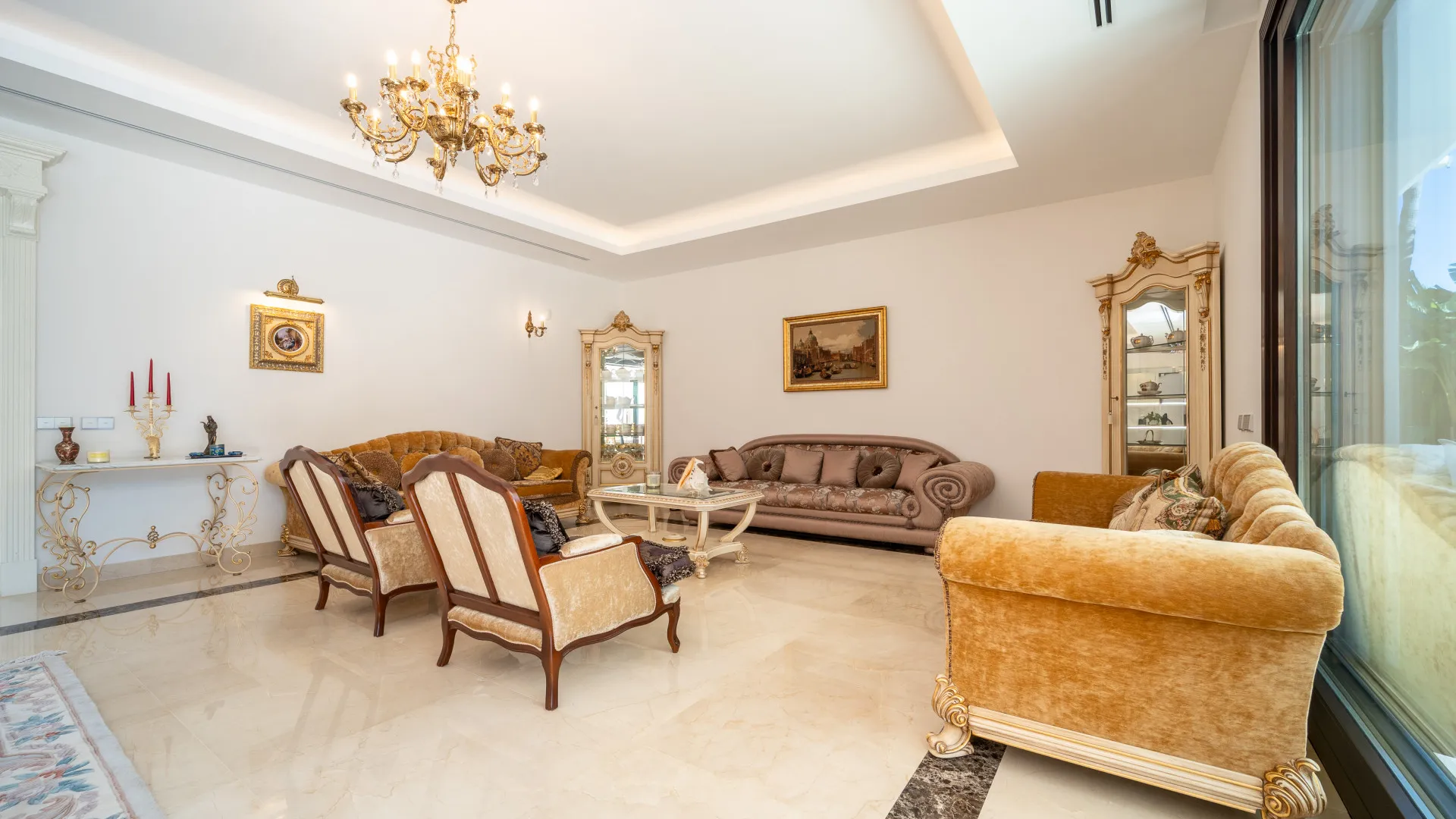 For sale 7 bedrooms villa in Casasola