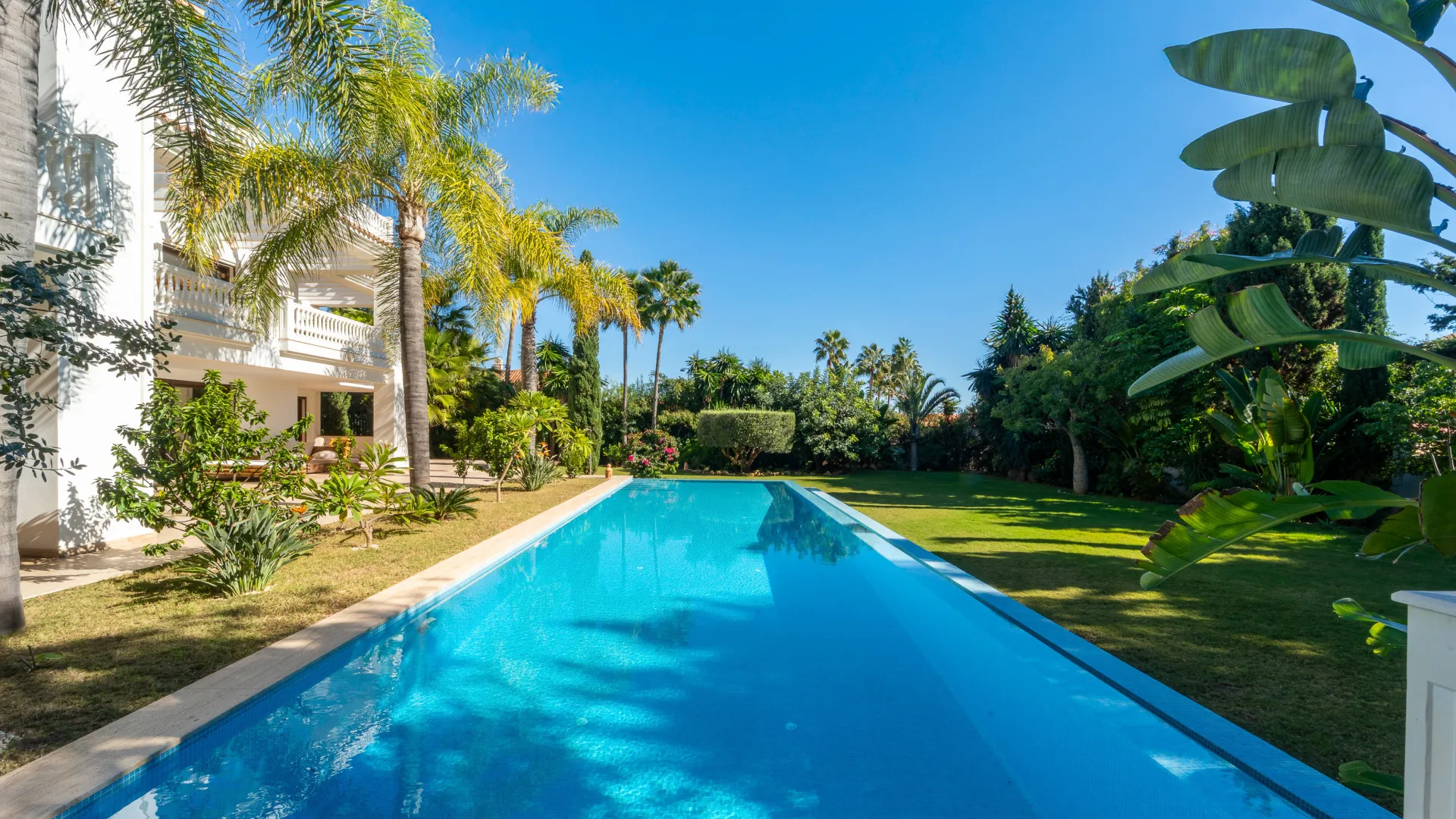 For sale 7 bedrooms villa in Casasola