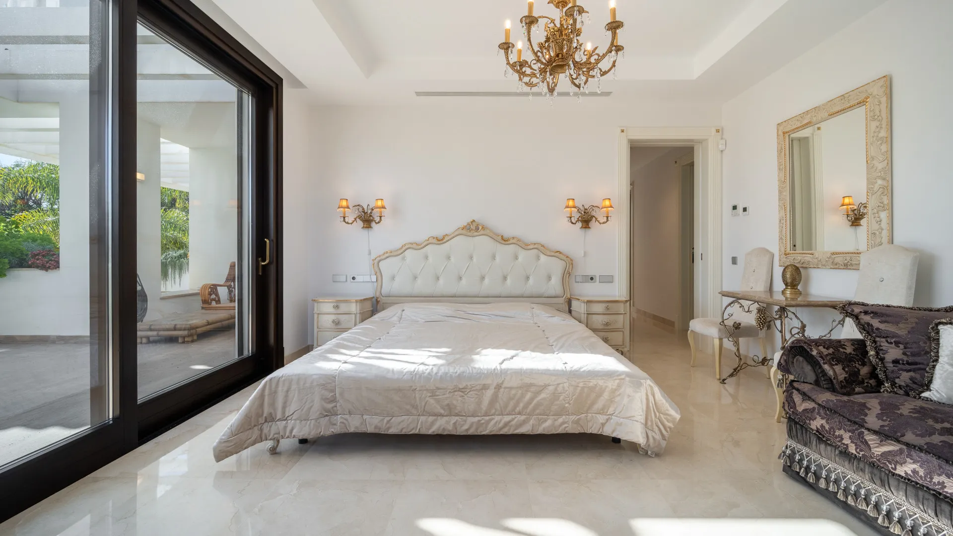 For sale 7 bedrooms villa in Casasola