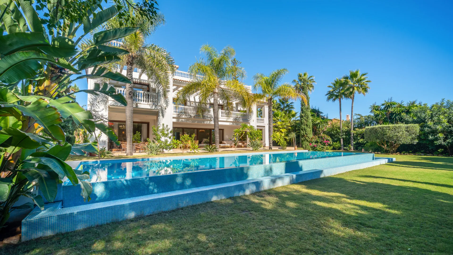 For sale 7 bedrooms villa in Casasola
