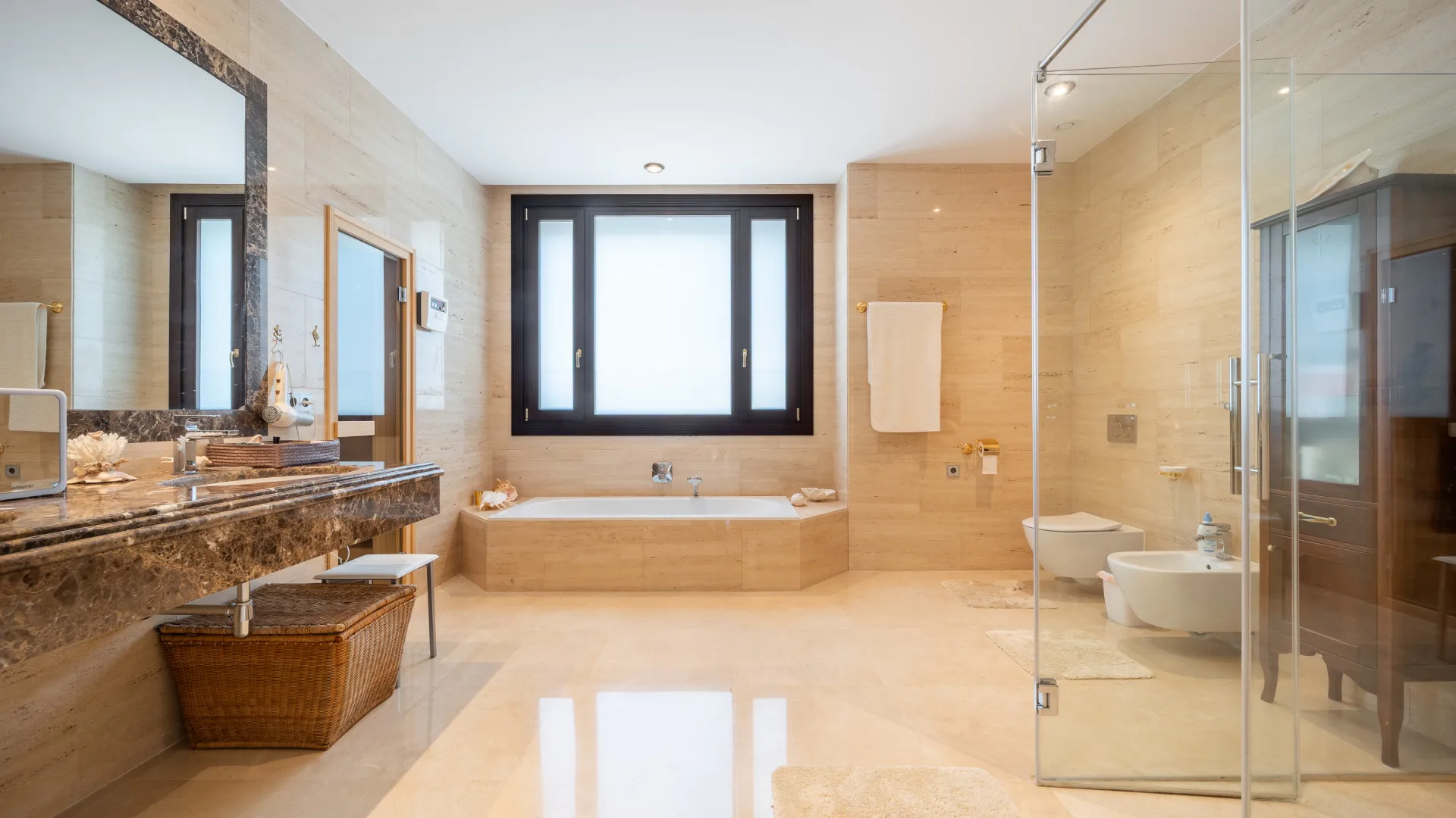For sale 7 bedrooms villa in Casasola