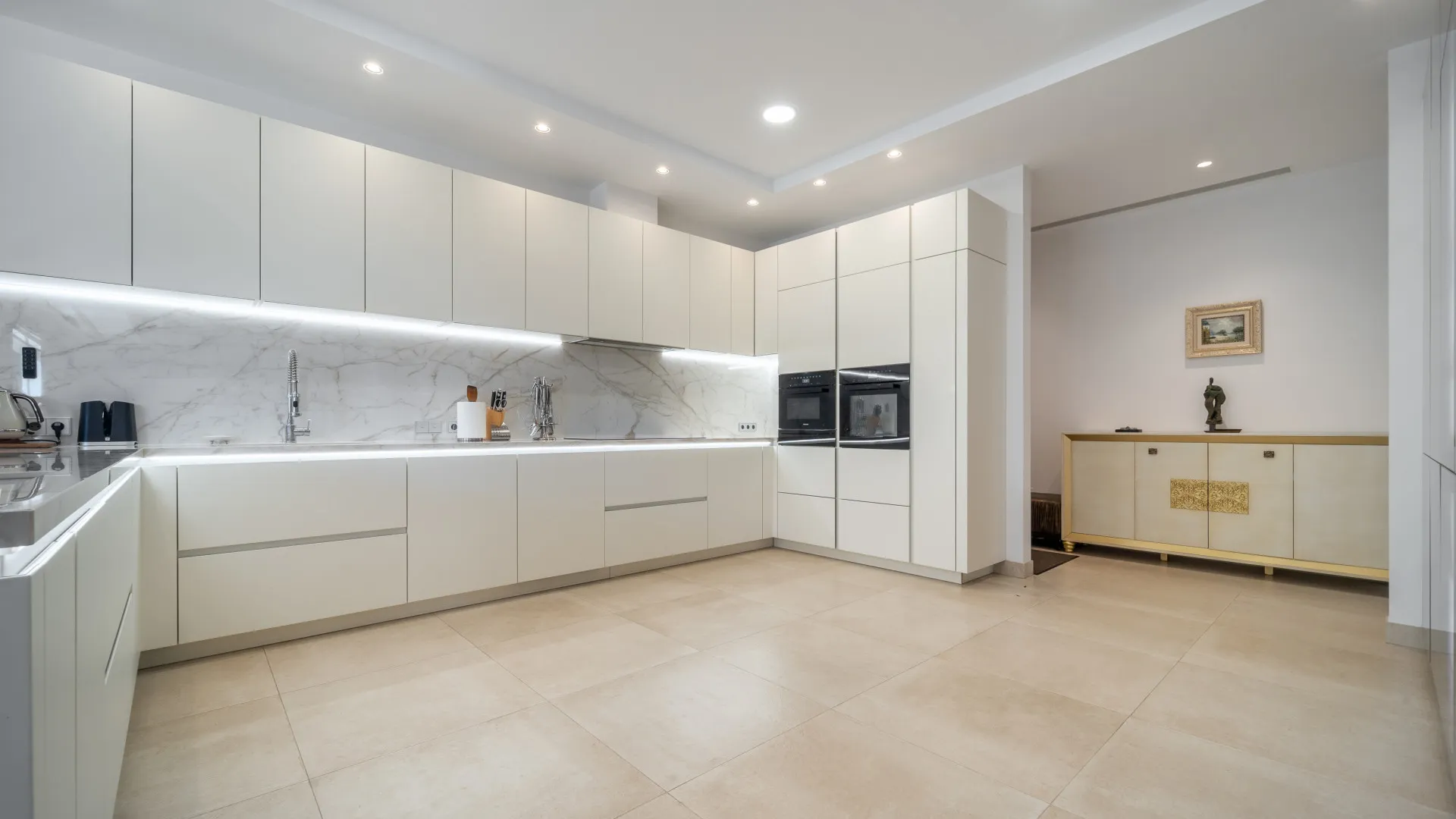 For sale 7 bedrooms villa in Casasola