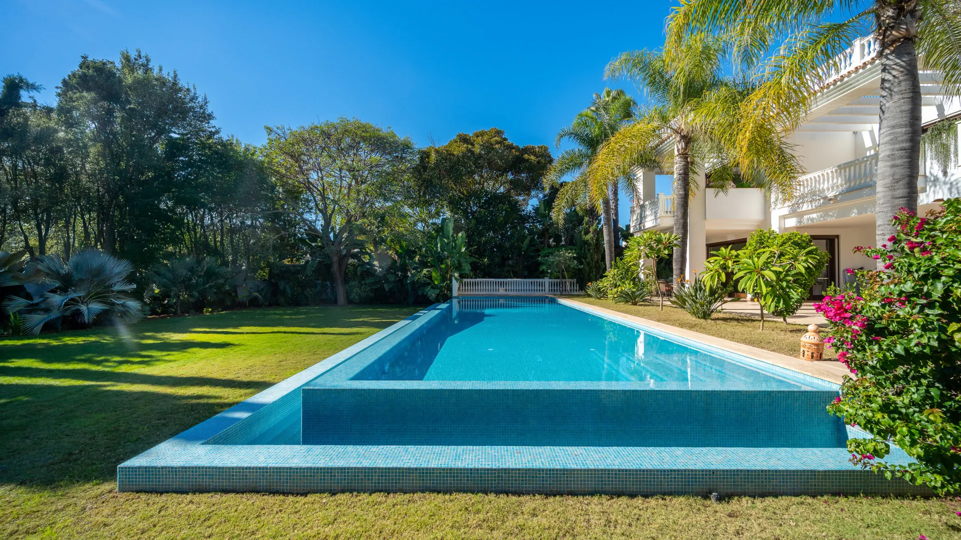 For sale 7 bedrooms villa in Casasola