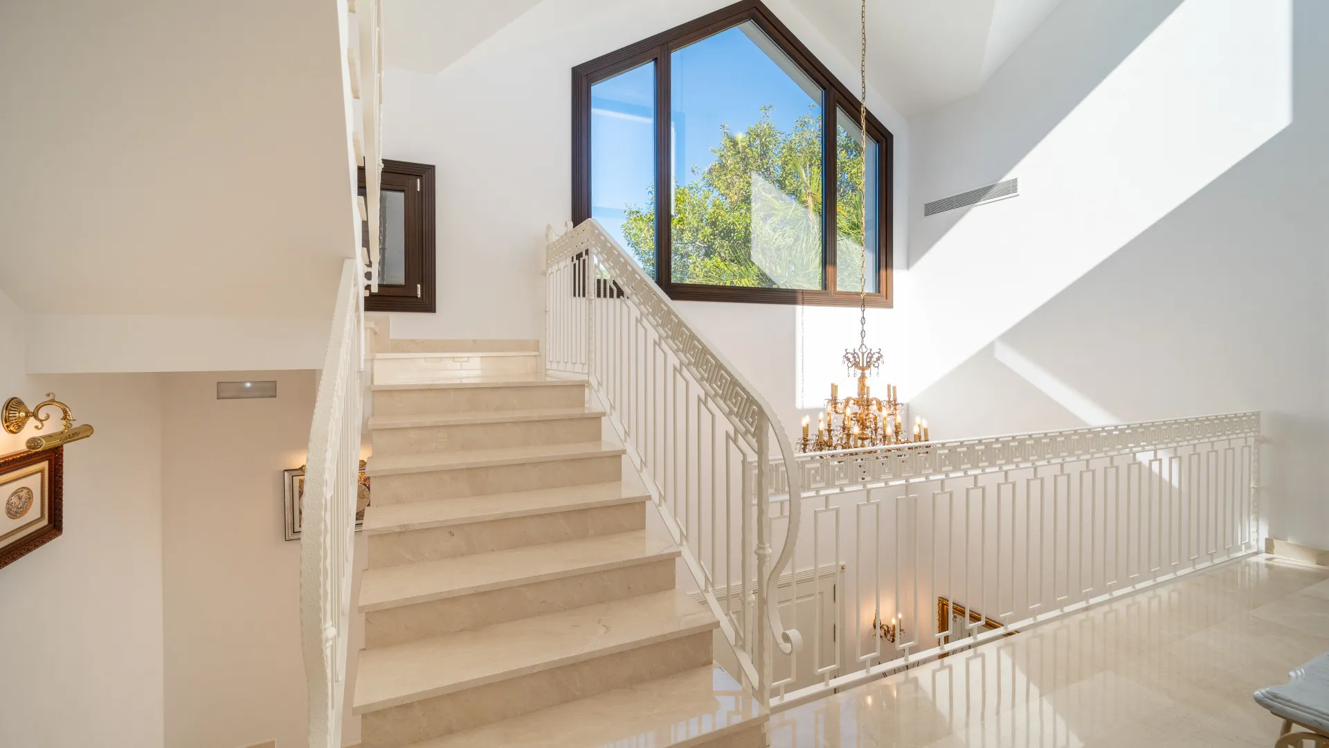 For sale 7 bedrooms villa in Casasola