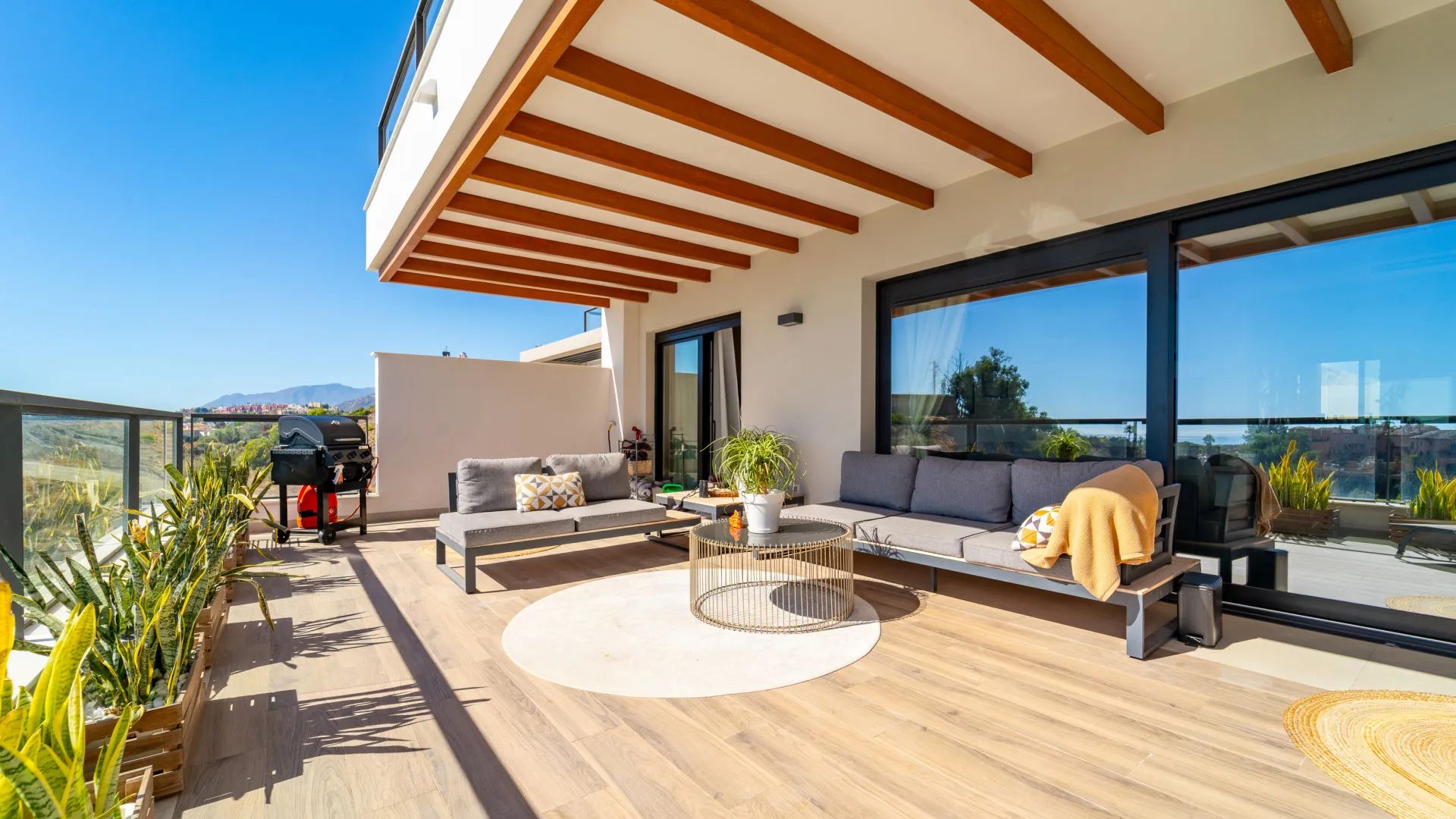 2 bedrooms apartment for sale in Marbella Lake