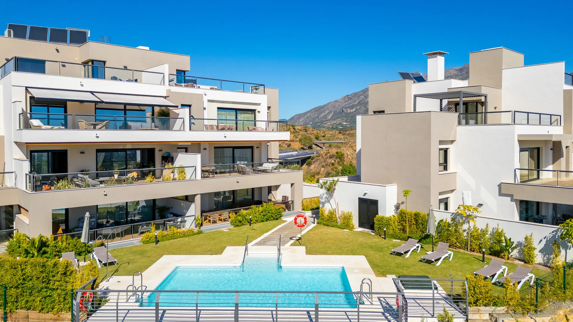 2 bedrooms apartment for sale in Marbella Lake