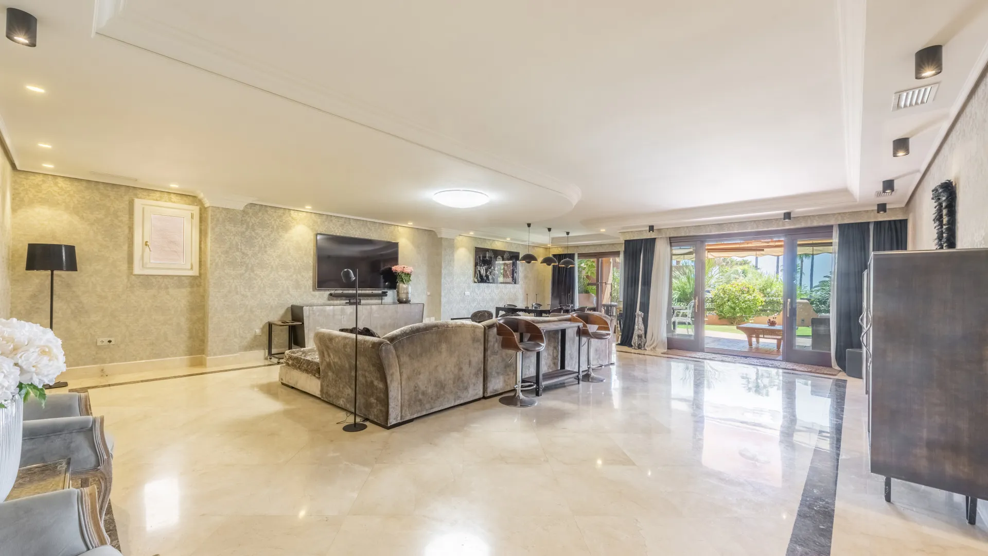Ground floor apartment for sale in Mar Azul with 4 bedrooms