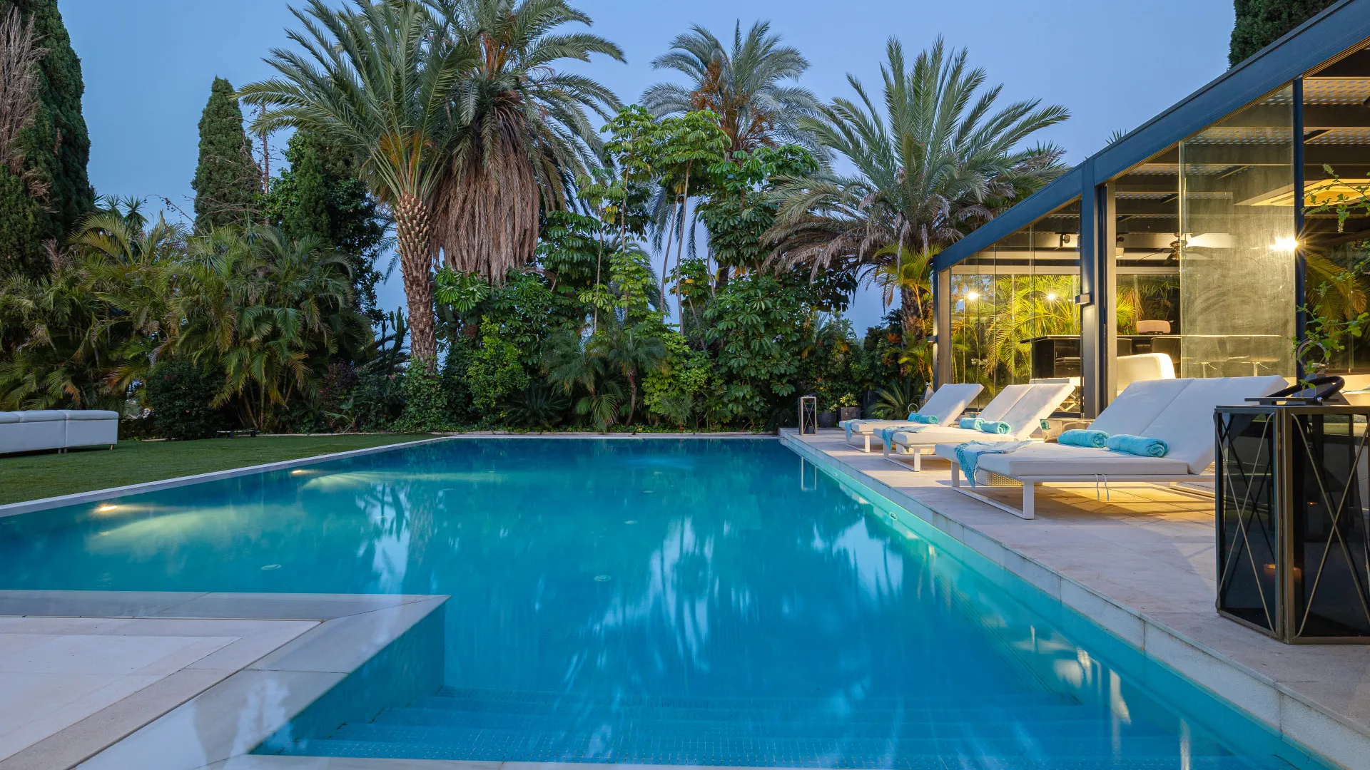 Villa con 7 dormitorios a la venta en Las Brisas