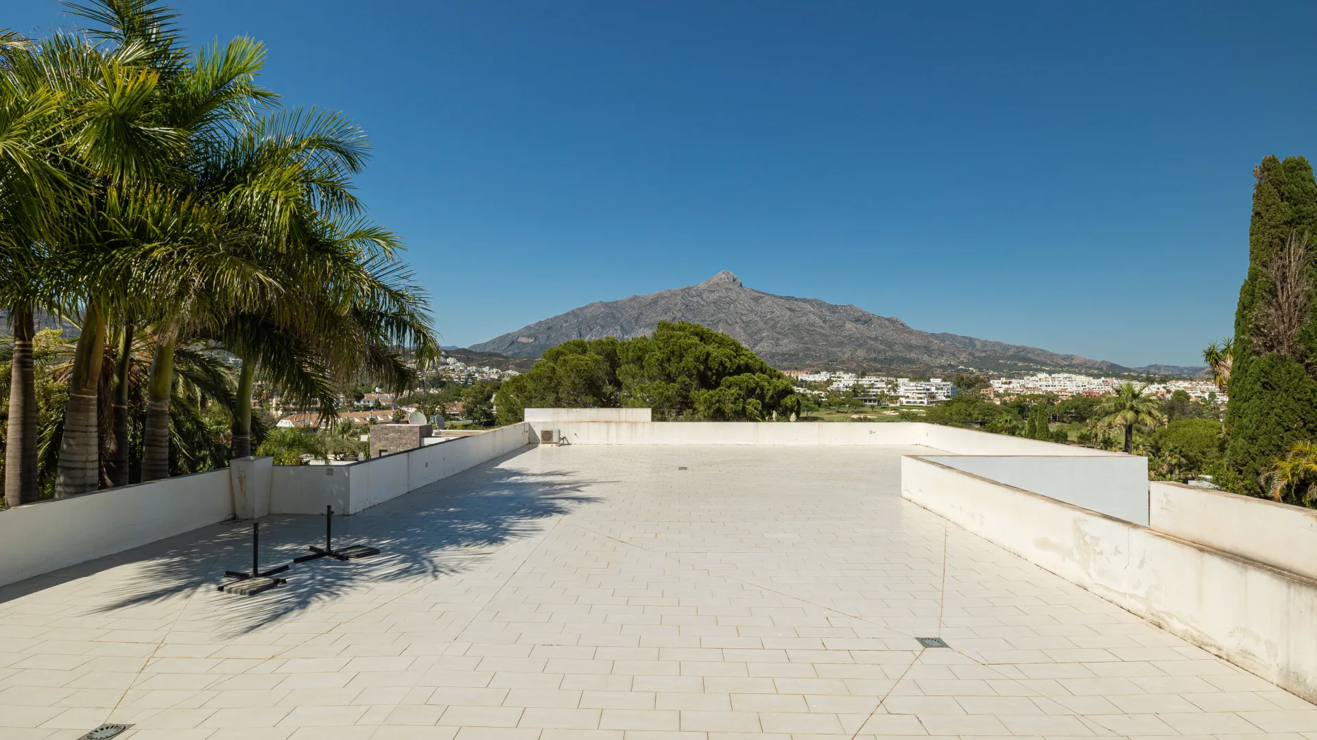 Villa con 7 dormitorios a la venta en Las Brisas