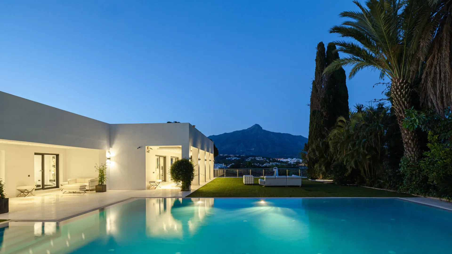 Villa con 7 dormitorios a la venta en Las Brisas