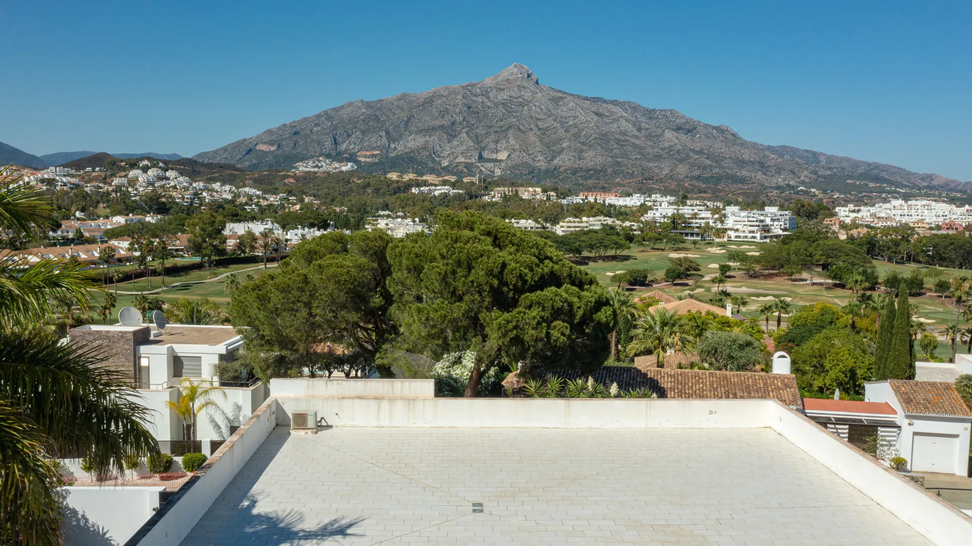 Villa con 7 dormitorios a la venta en Las Brisas