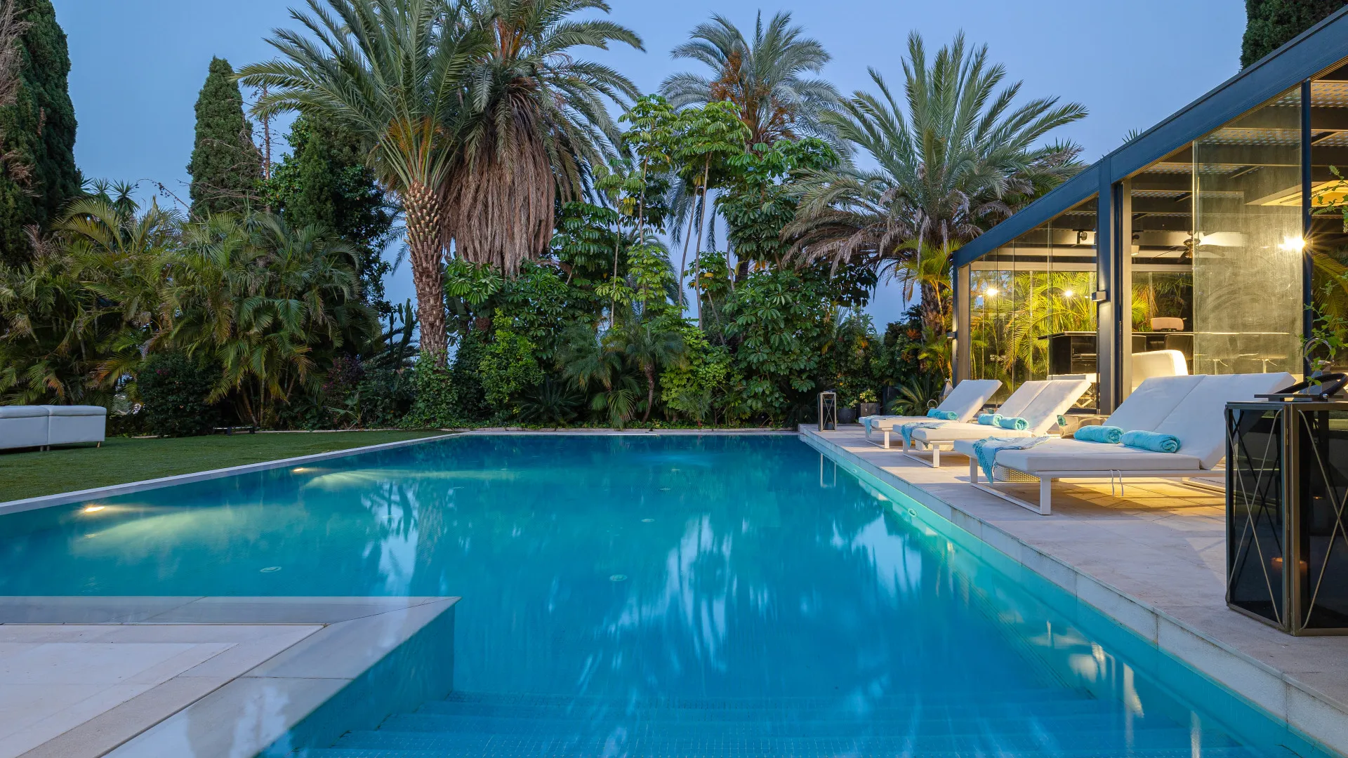 Villa con 7 dormitorios a la venta en Las Brisas