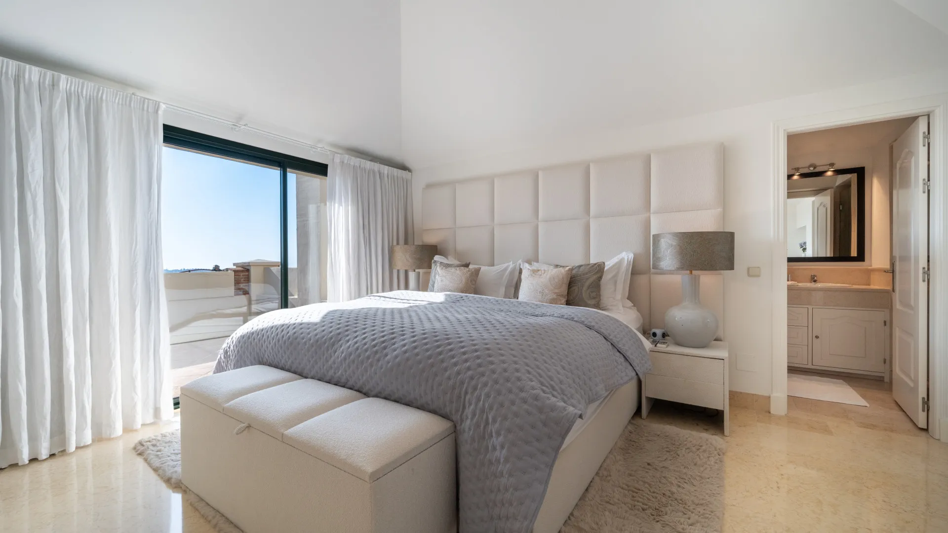 Comprar atico duplex en Los Capanes del Golf