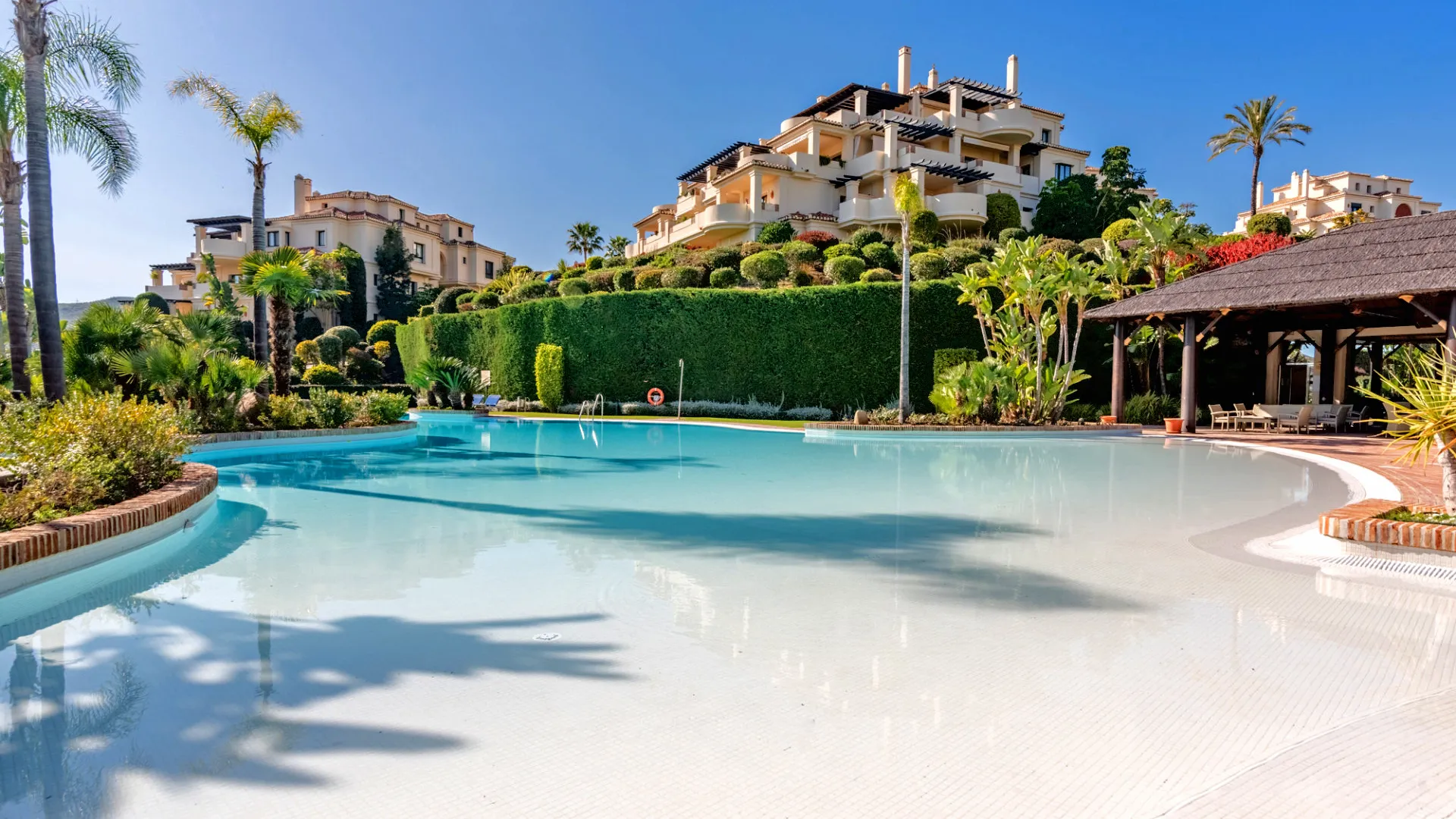 Duplex penthouse for sale in Los Capanes del Golf