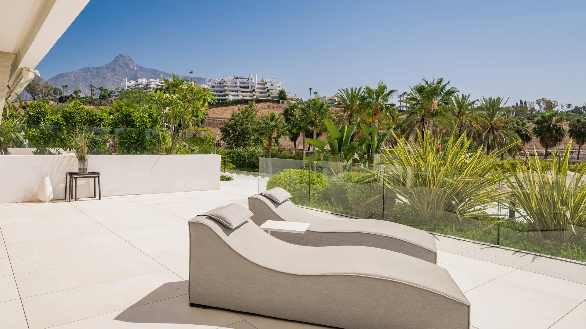 Duplex planta baja en venta de 4 dormitorios en Epic Marbella