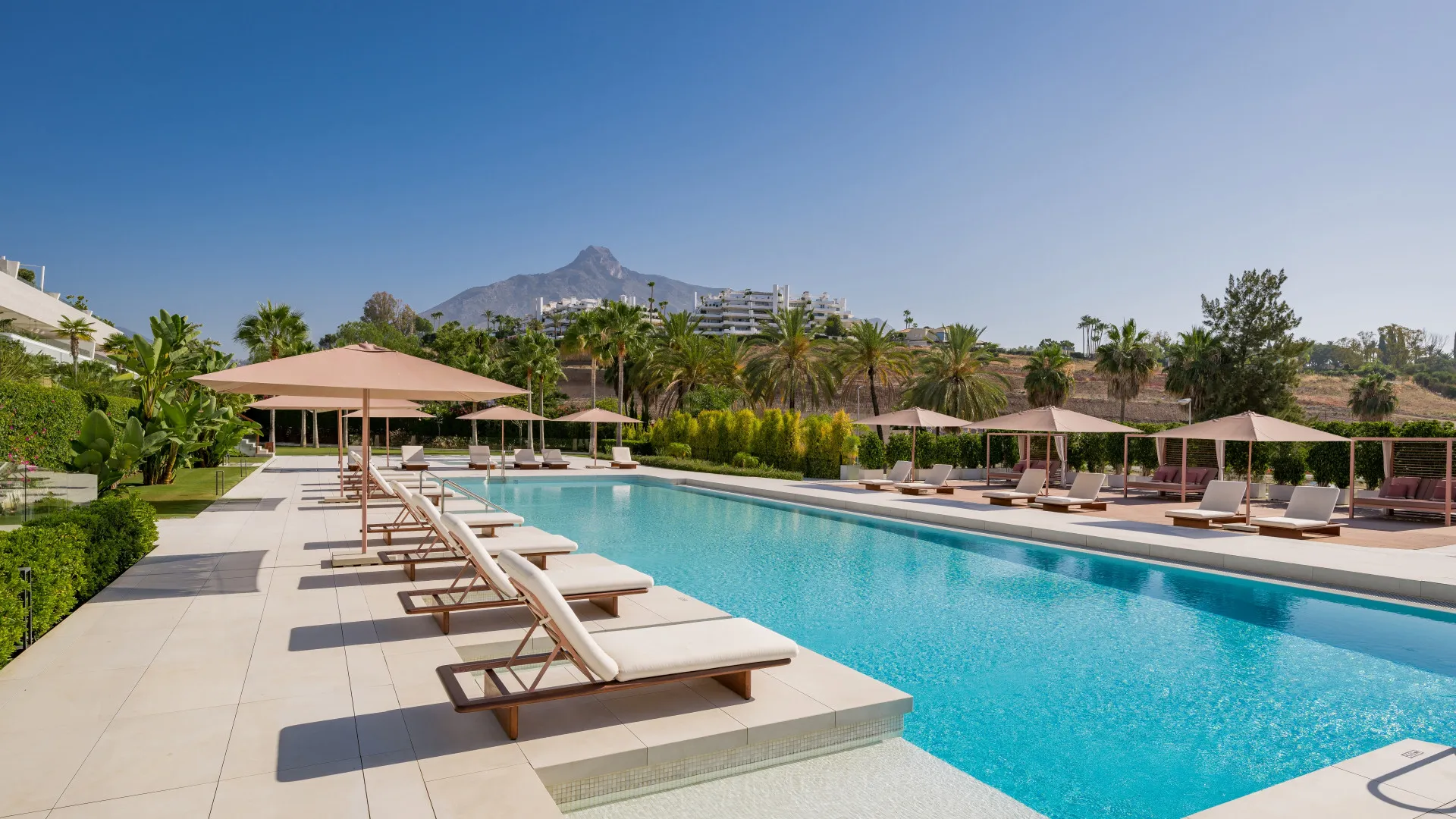 Duplex planta baja en venta de 4 dormitorios en Epic Marbella