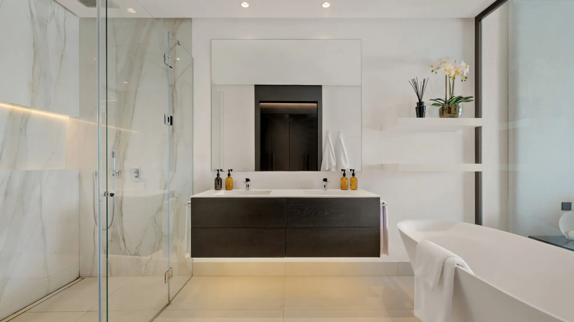 Duplex planta baja en venta de 4 dormitorios en Epic Marbella