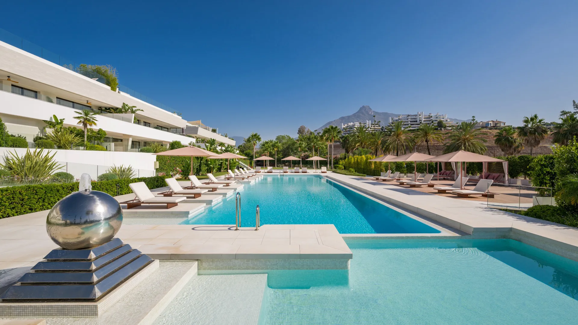 Duplex planta baja en venta de 4 dormitorios en Epic Marbella