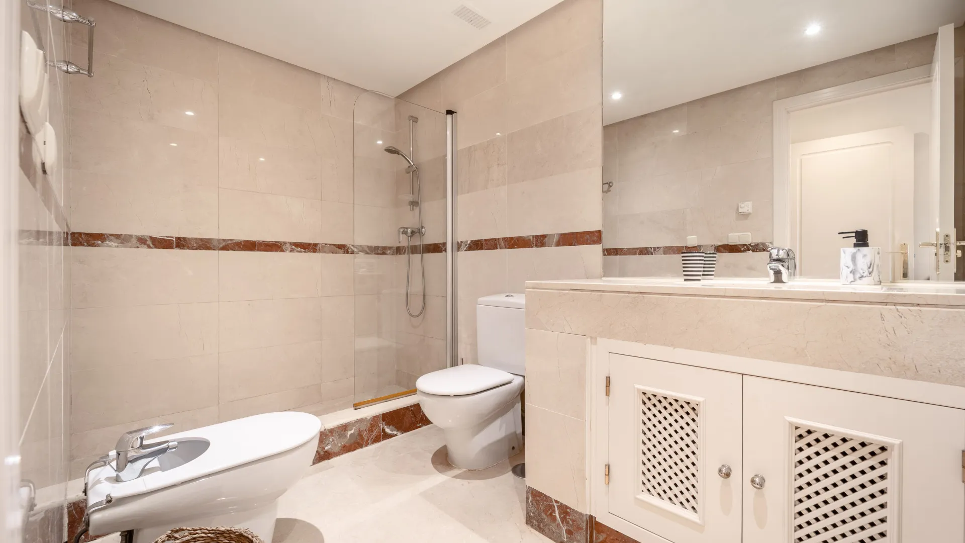 Se vende apartamento en Bahia Alcantara con 2 dormitorios