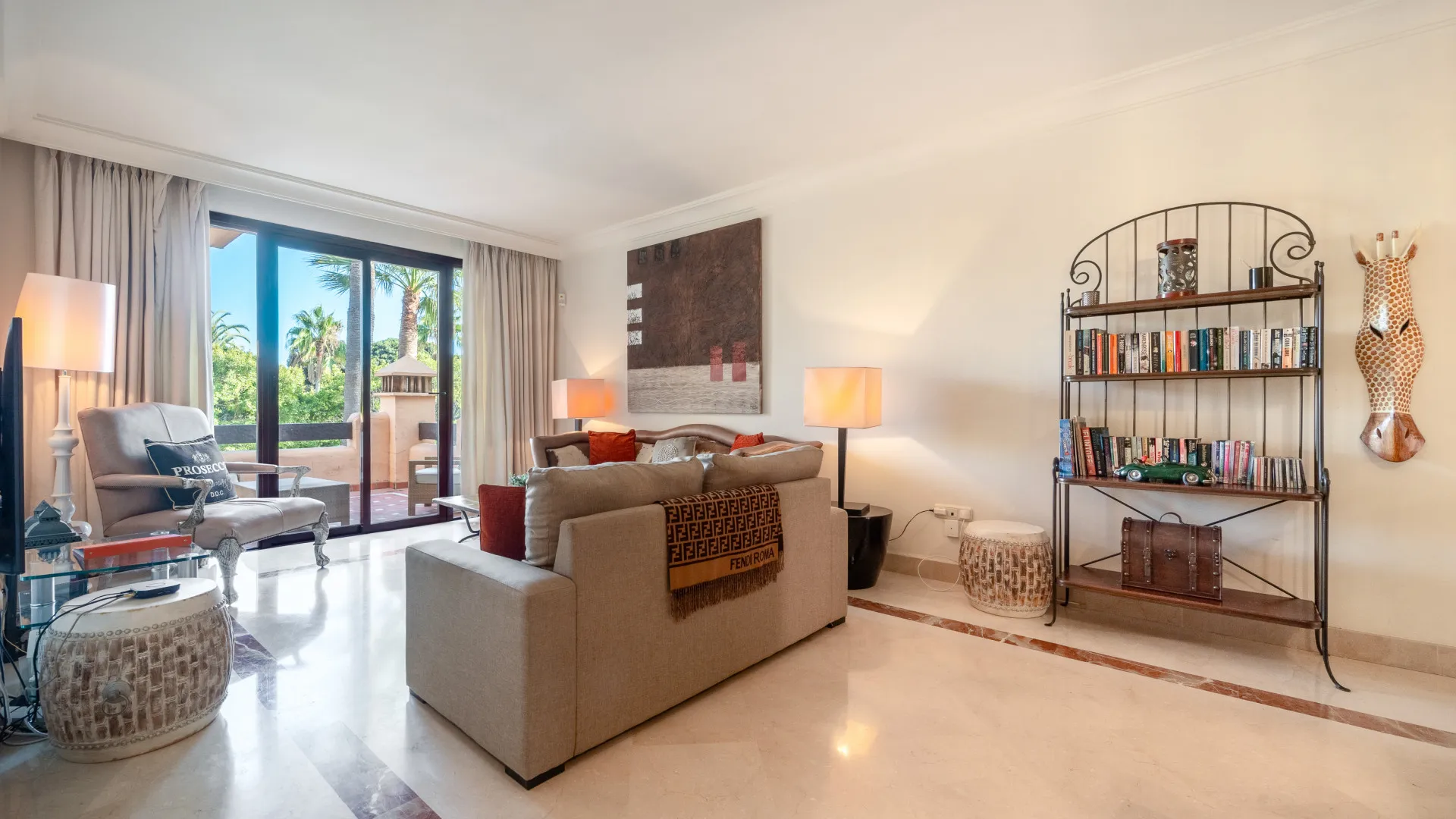 Se vende apartamento en Bahia Alcantara con 2 dormitorios
