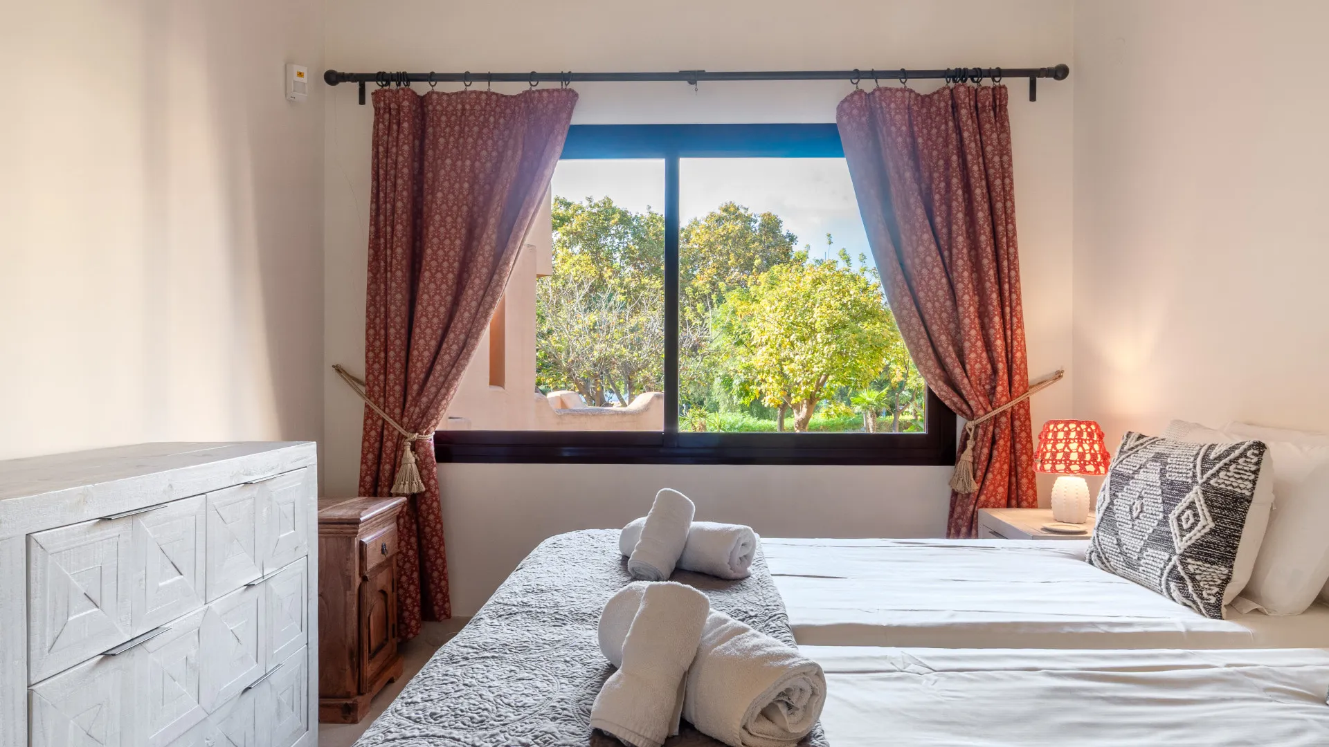 Se vende apartamento en Bahia Alcantara con 2 dormitorios