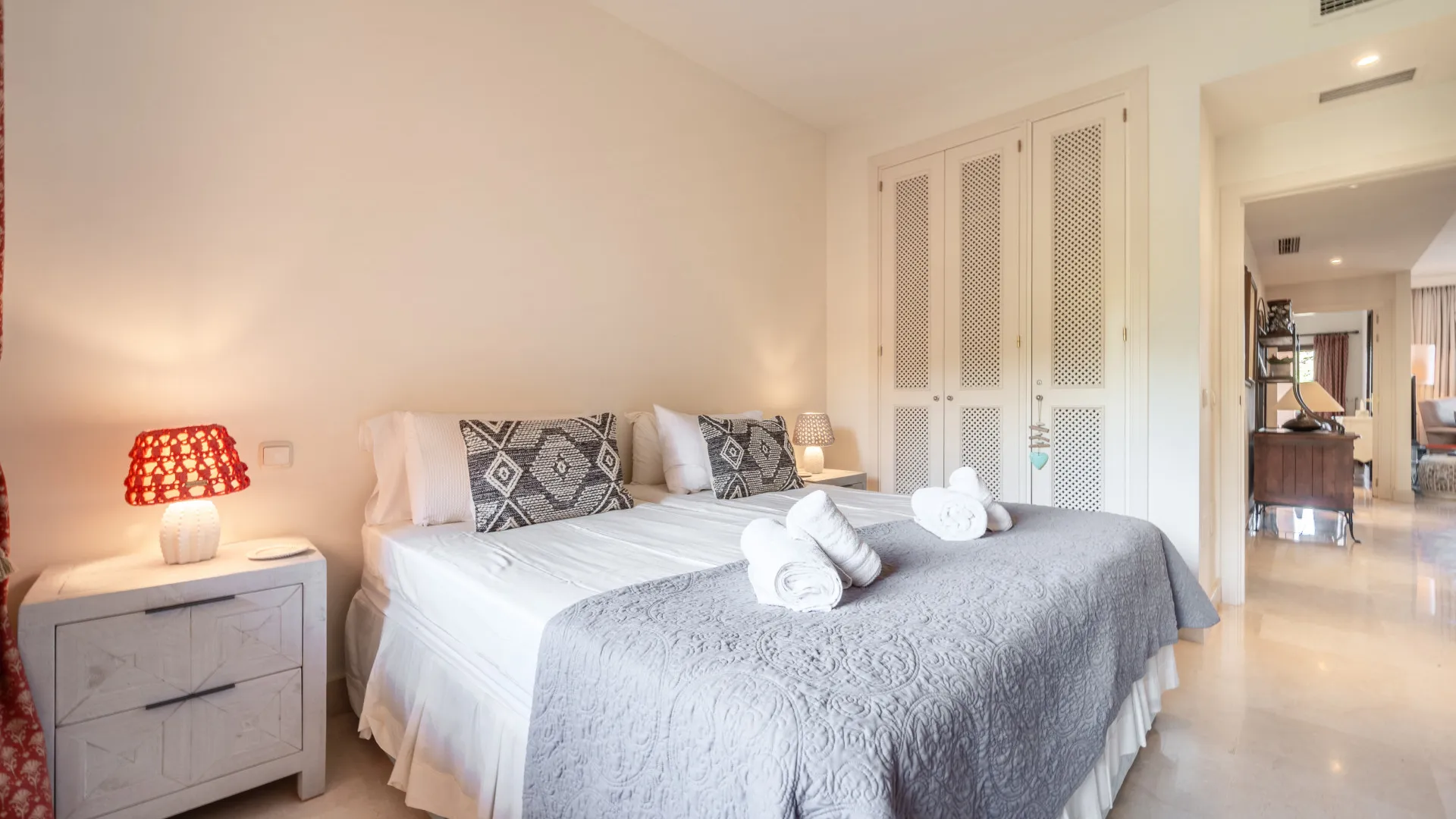 Se vende apartamento en Bahia Alcantara con 2 dormitorios
