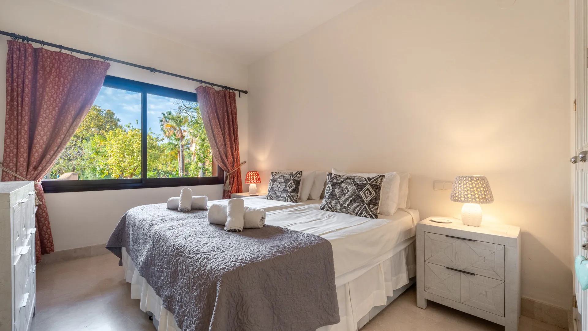Se vende apartamento en Bahia Alcantara con 2 dormitorios