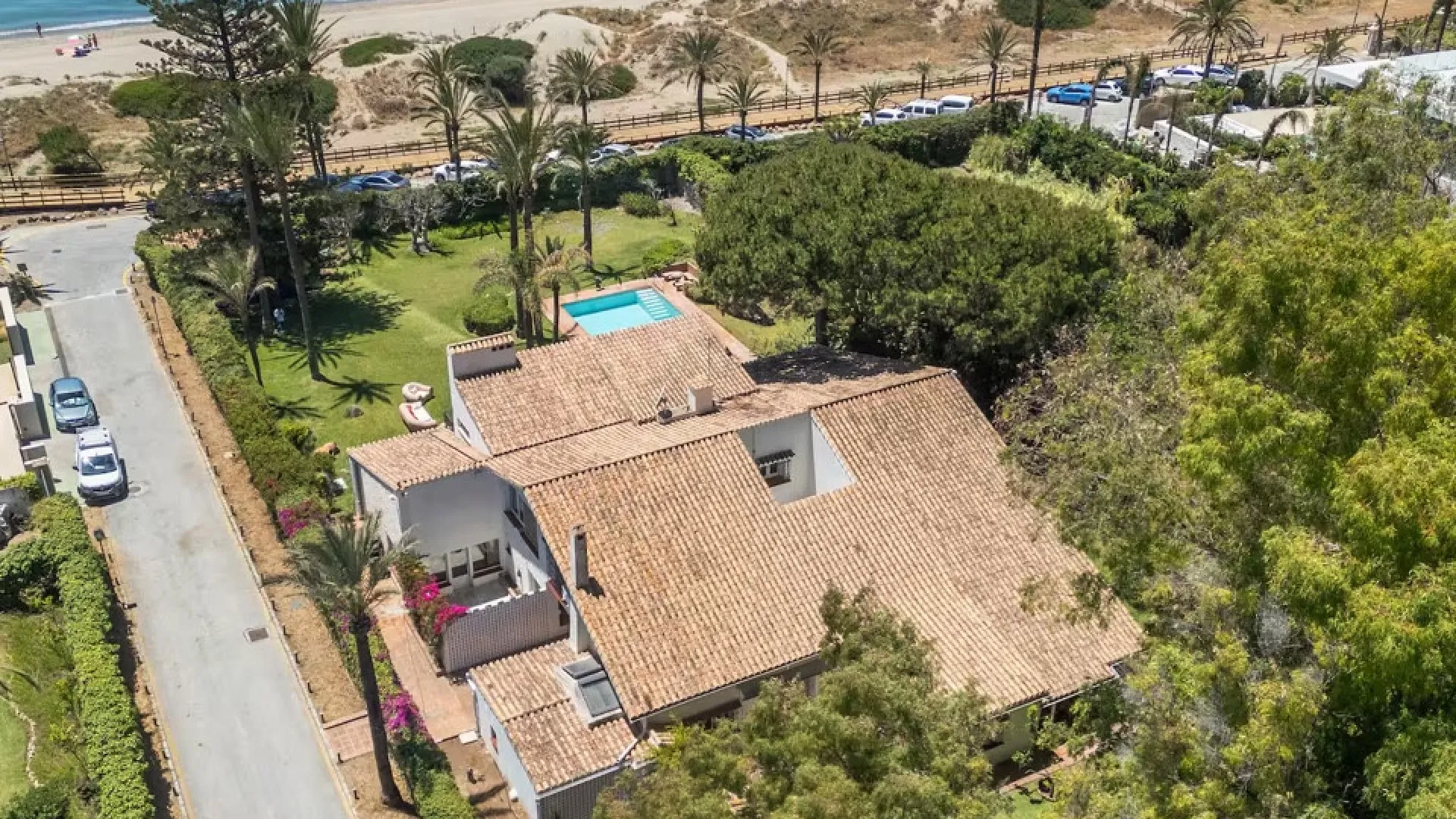 Villa con 5 dormitorios a la venta en La Reserva de los Monteros