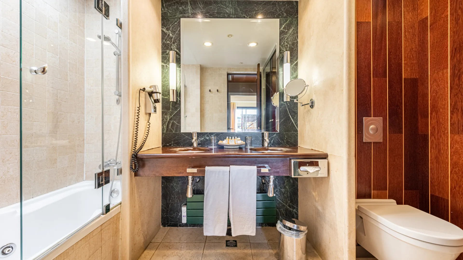 Guadalpin Banus, Ático de 2 dormitorios en venta