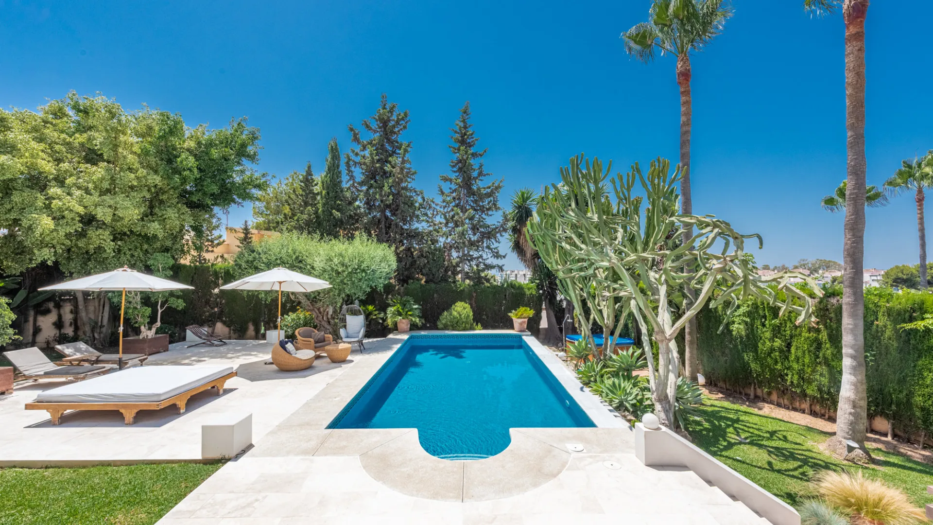 Villa en venta en Nueva Andalucia