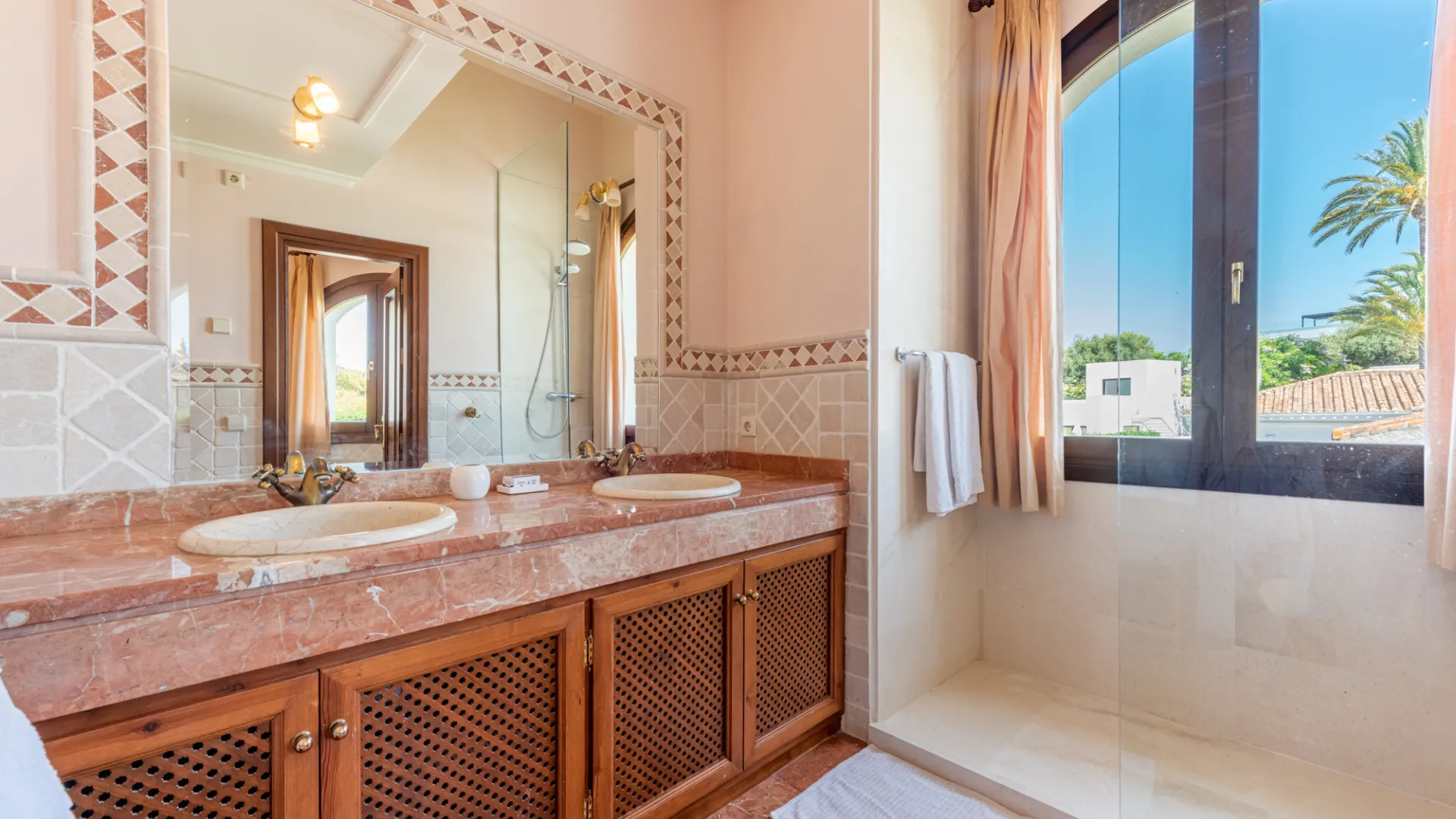 Villa en venta en Nueva Andalucia