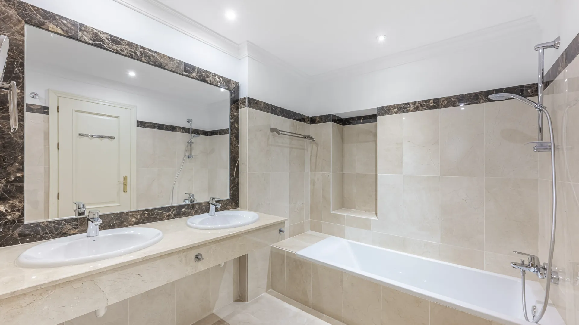 El Herrojo 6 bedrooms villa for sale