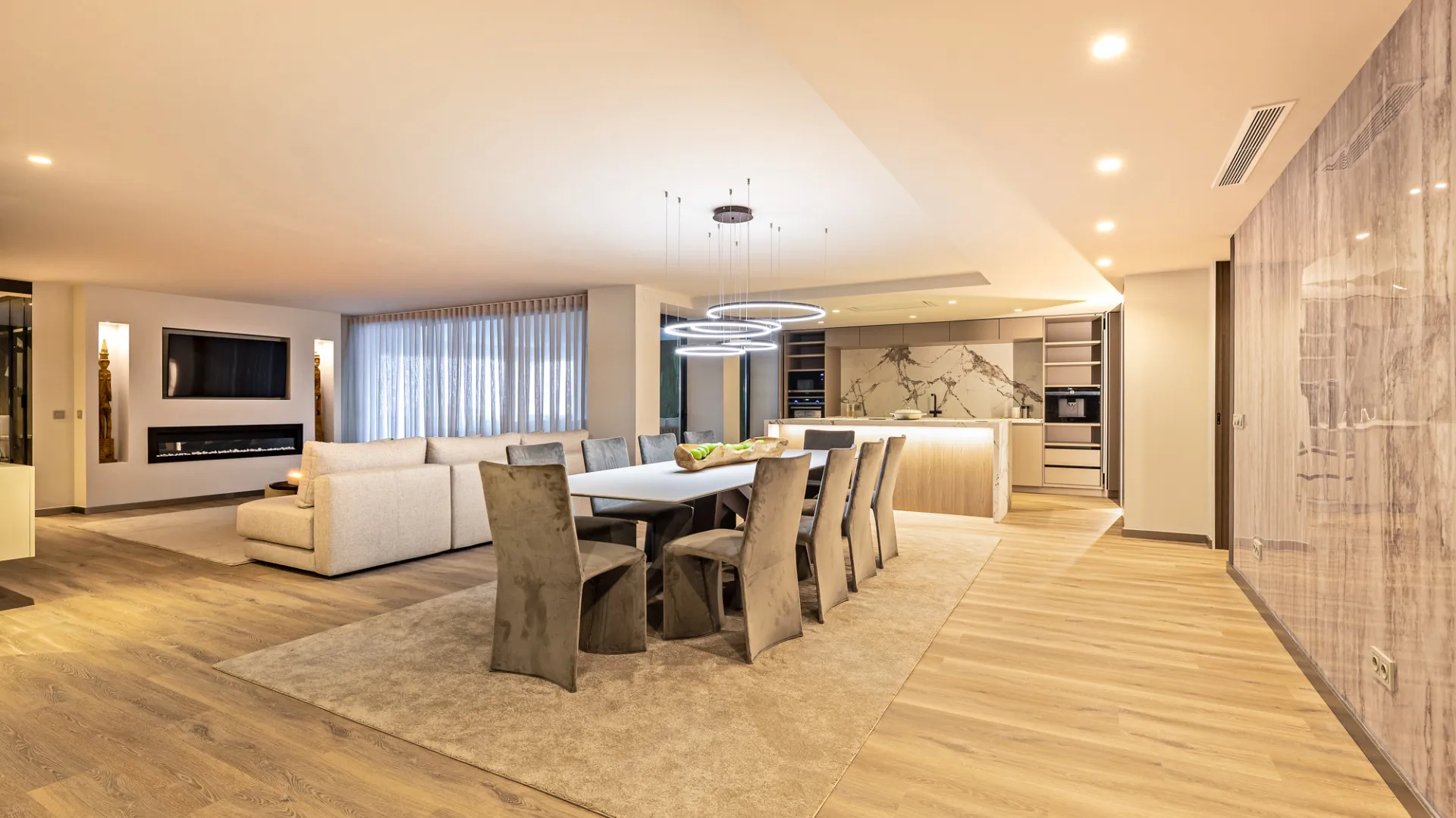 Apartment for sale in Marbella - Puerto Banus with 5 bedrooms
