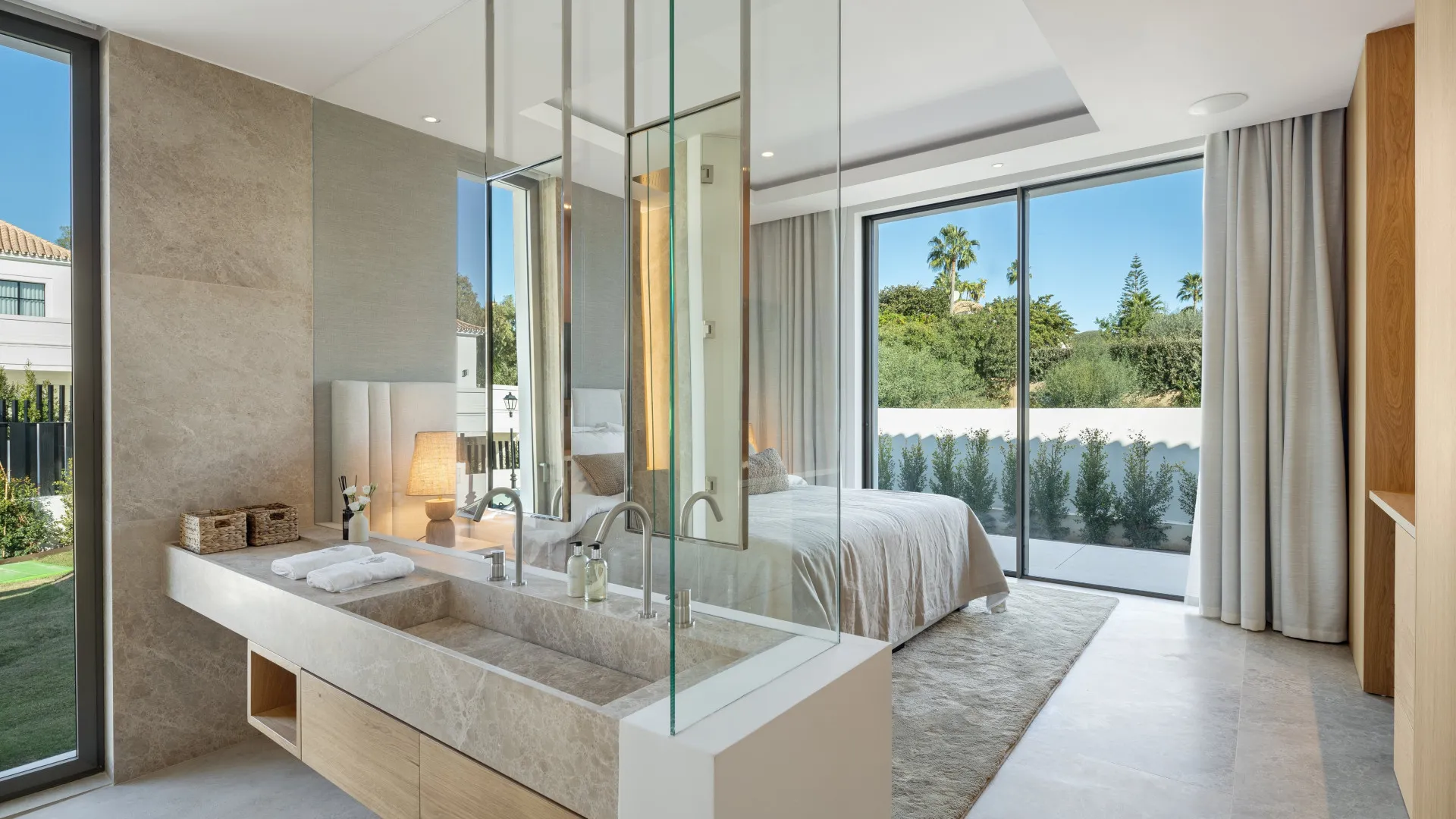 Aloha 6 bedrooms villa for sale