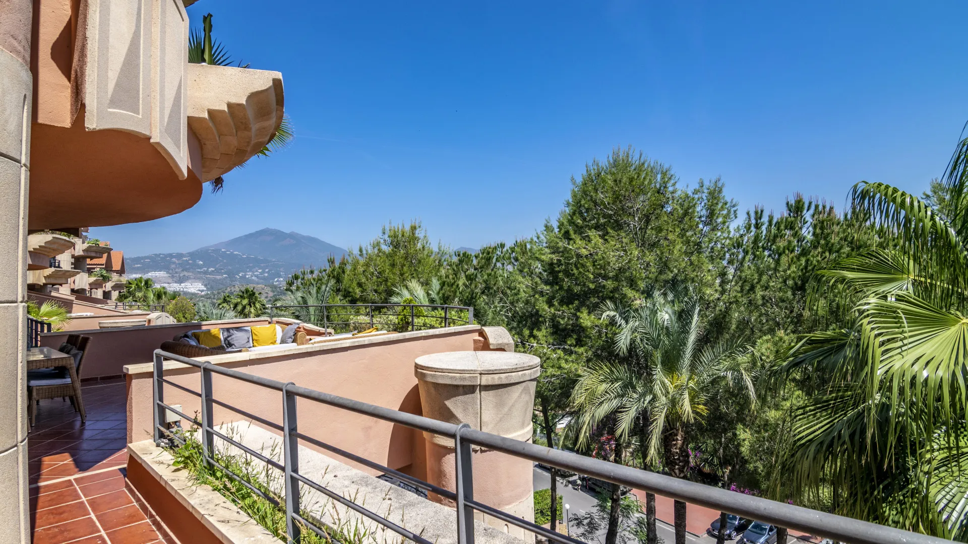 Buy apartment in Magna Marbella