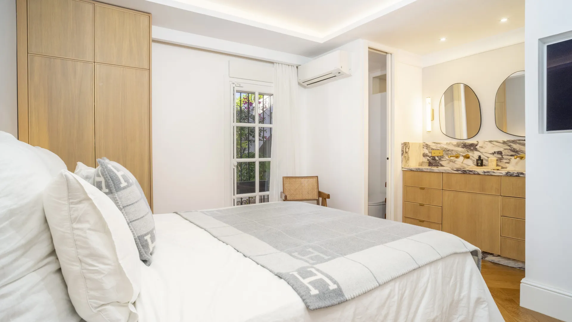Buy 3 bedrooms ground floor apartment in Las Cascadas